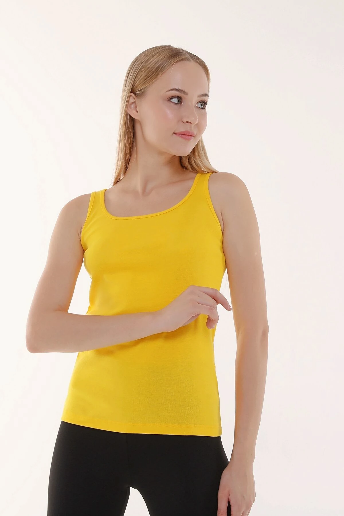 Kadın U Yaka Sıfır Kol Regular Fit Basic Geniş Askılı Tişört - Sarı