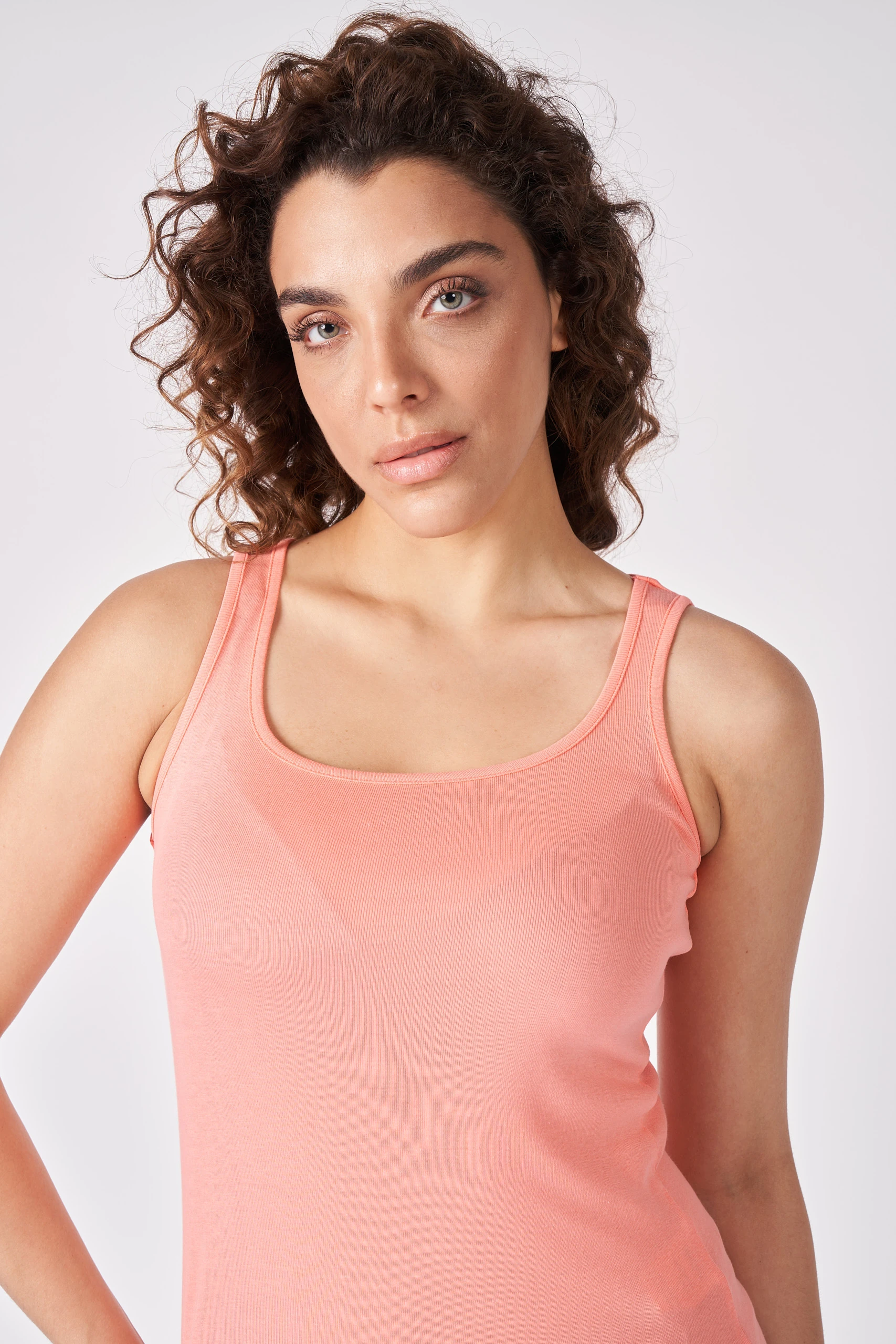 Kadın U Yaka Sıfır Kol Regular Fit Basic Geniş Askılı Tişört - Mercan