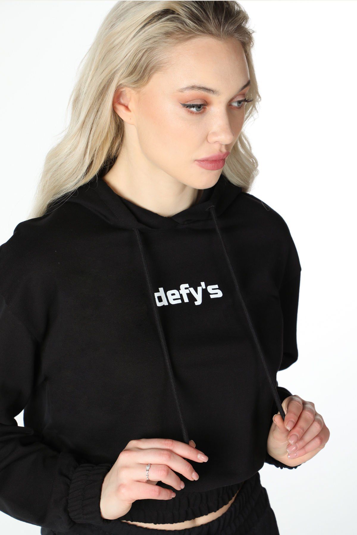 Kadın Kapüşonlu Regular Fit Baskılı Crop Sweatshirt - Siyah
