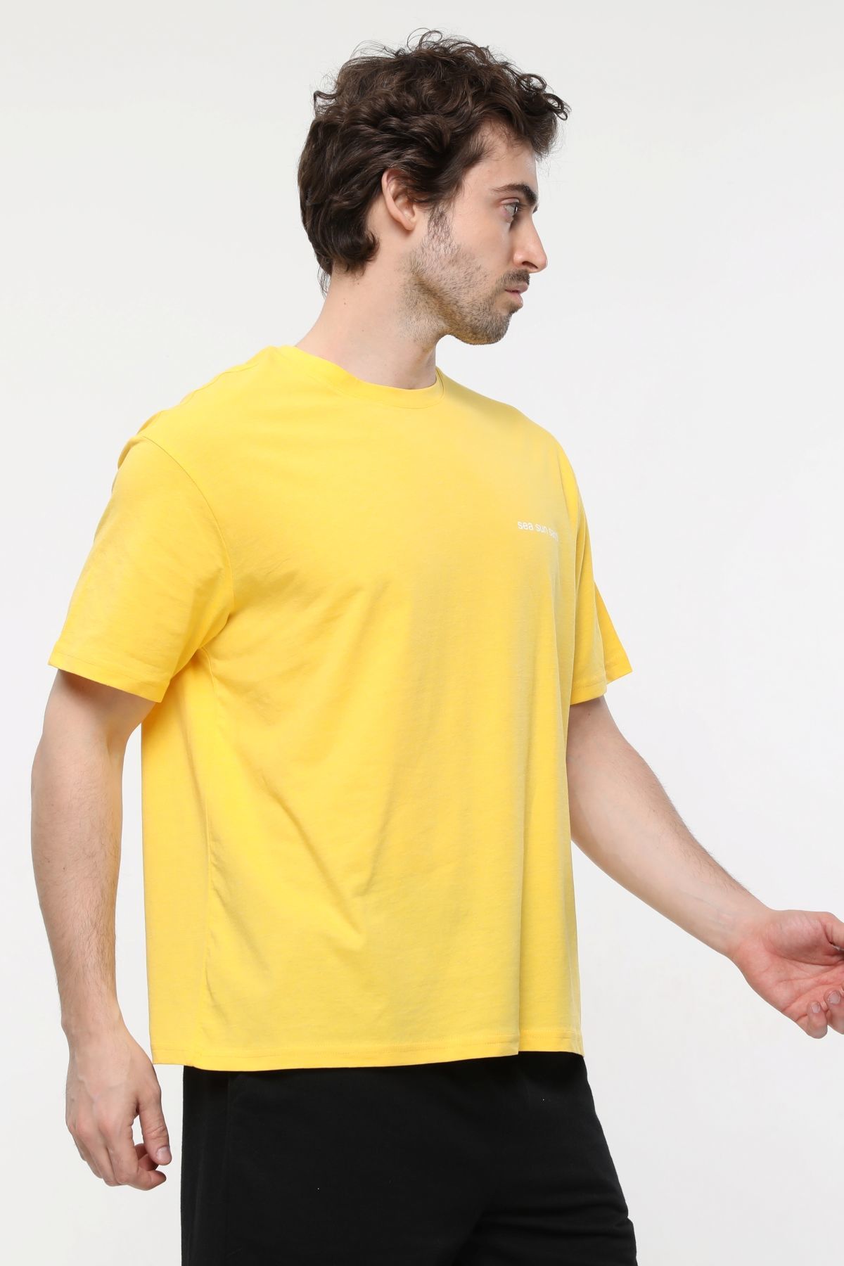 Erkek Bisiklet Yaka Kısa Kollu Oversize Fit Baskılı Tişört - Robin - Sarı