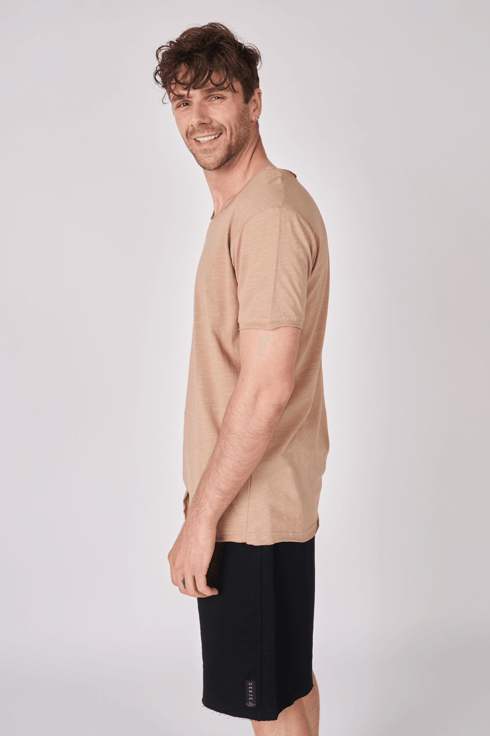 Erkek Kayık Yaka Kısa Kollu Regular Fit Basic Tişört - VİZON
