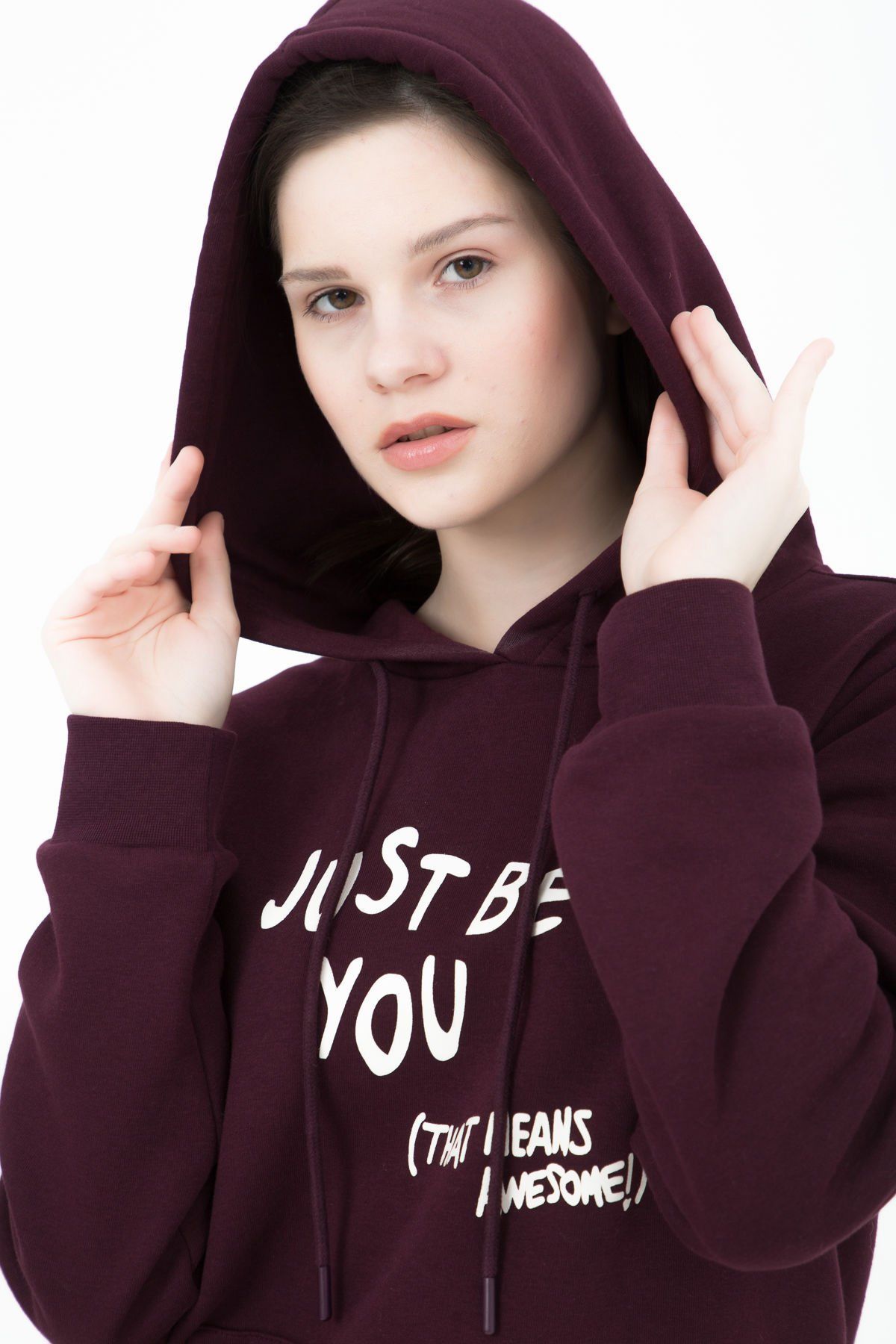 Kadın Kapüşonlu Regular Fit Şardonlu Baskılı Sweatshirt - Bordo