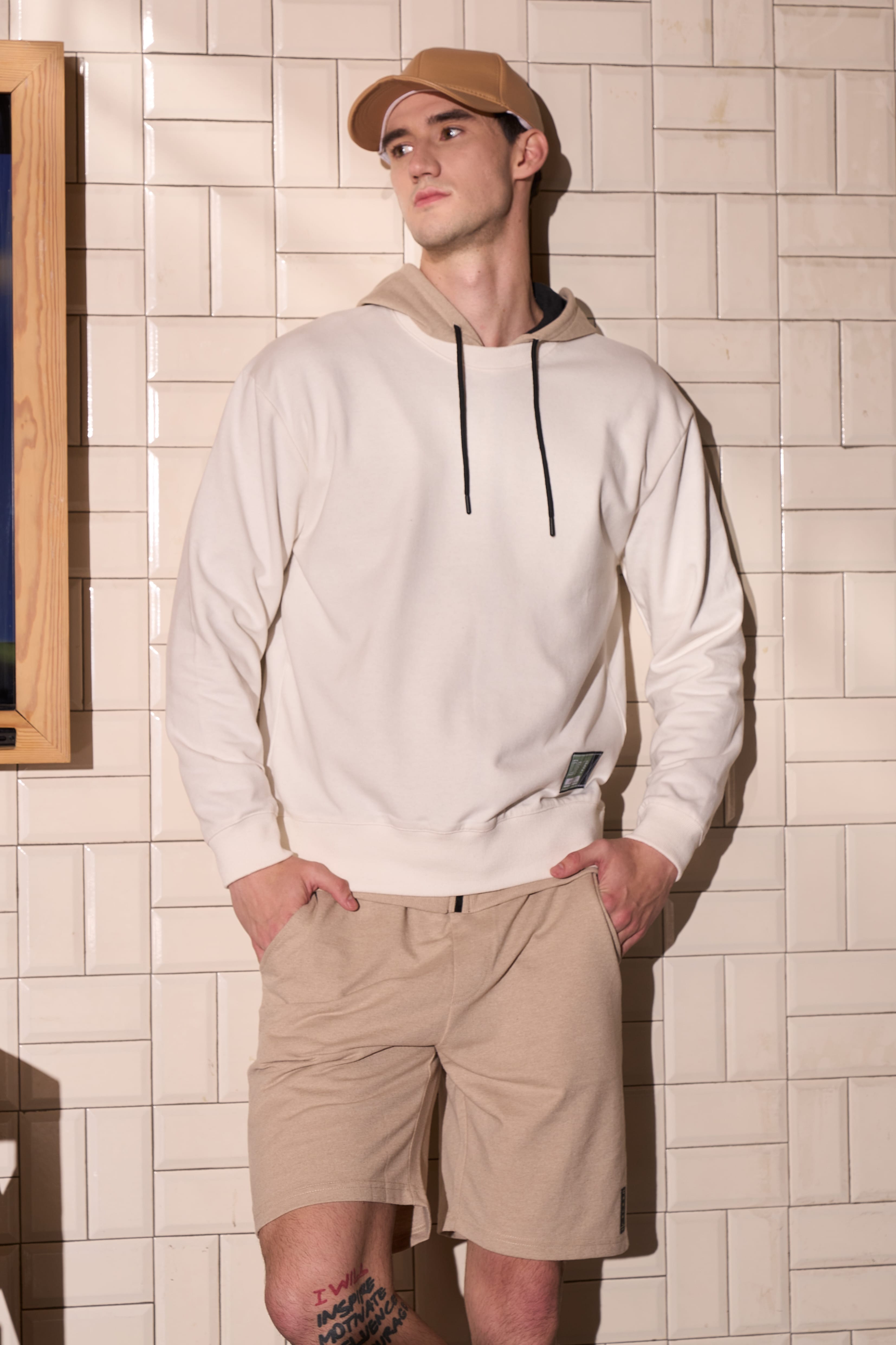 Erkek Bisiklet Yaka Etiket Detaylı Regular Fit Sweatshirt - EKRU