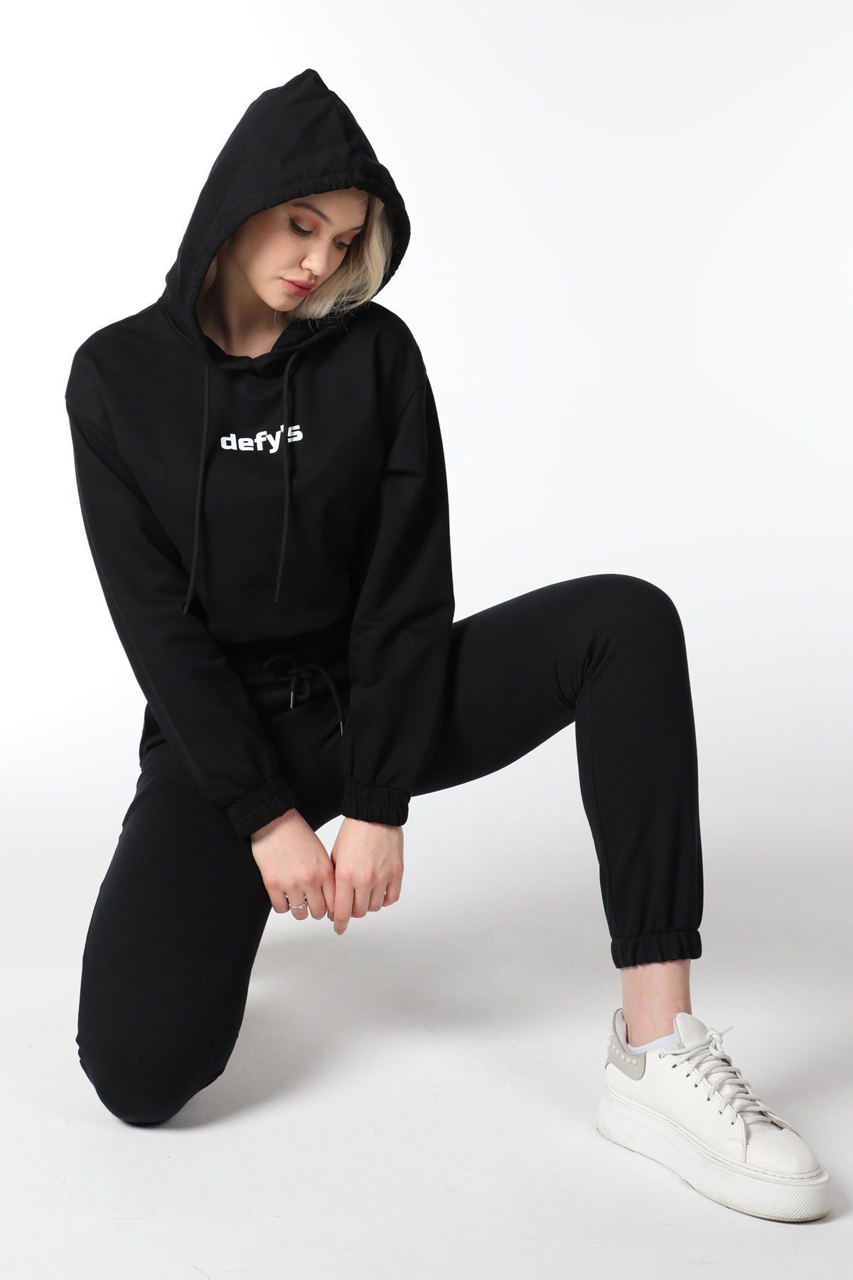 Kadın Baskılı Kapüşonlu Crop Sweat - SİYAH