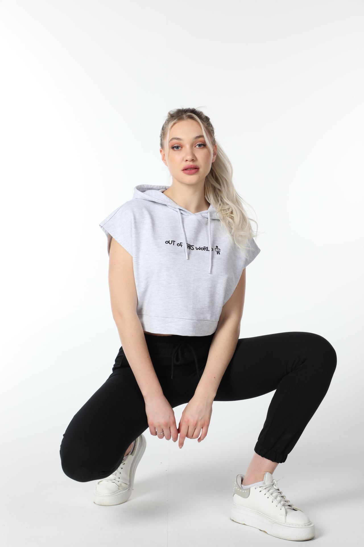 Kadın Kapüşonlu Regular Fit Baskılı Crop Sweatshırt - Kar Melanj