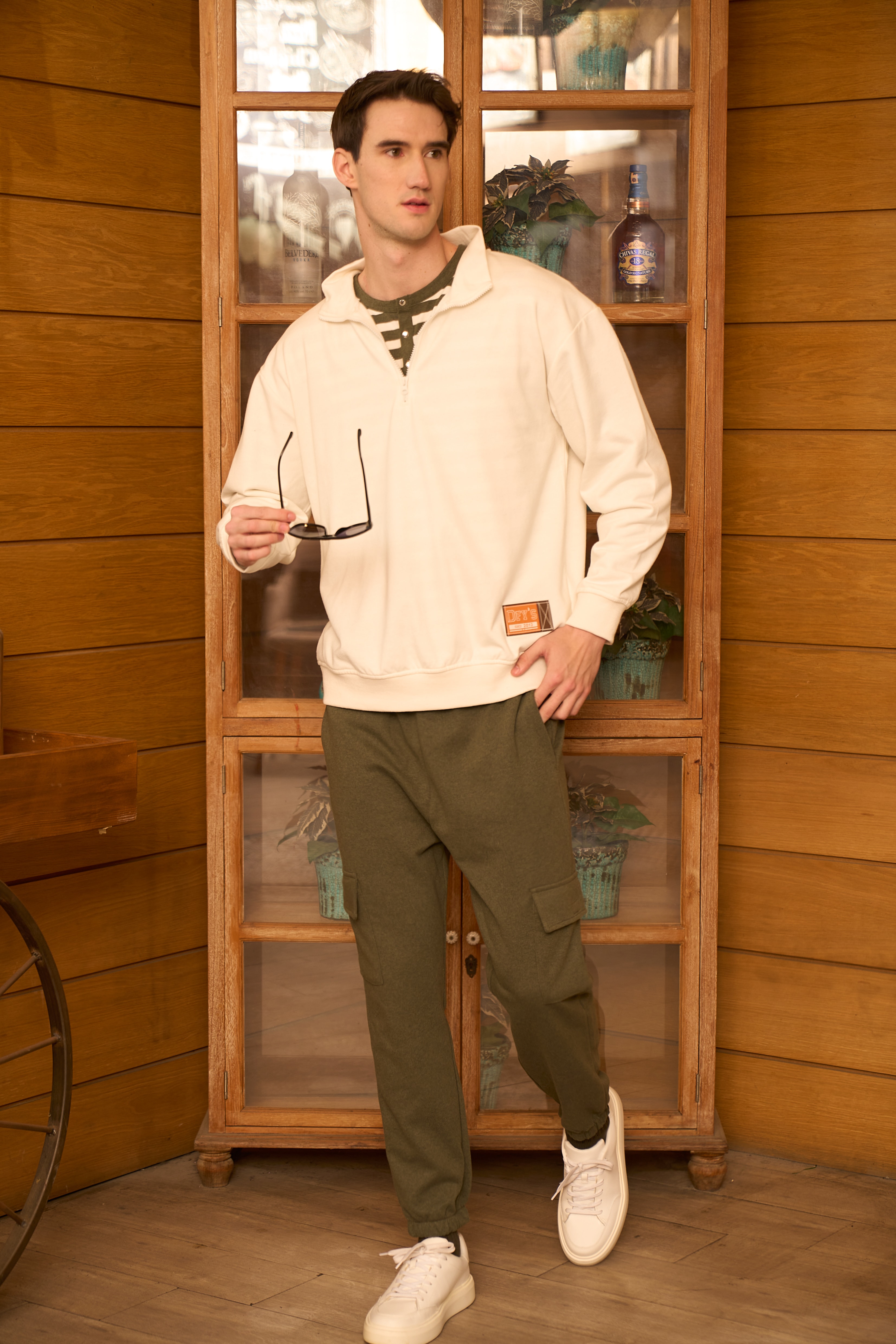 Erkek Dik Yaka Etiket Detaylı Regular Fit Sweatshirt - EKRU