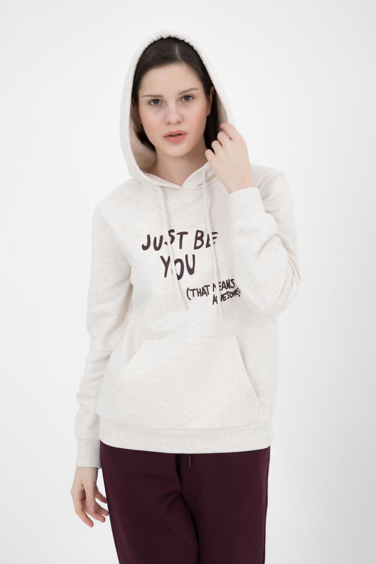 Kadın Kapüşonlu Regular Fit Şardonlu Baskılı Sweatshirt - Ekru