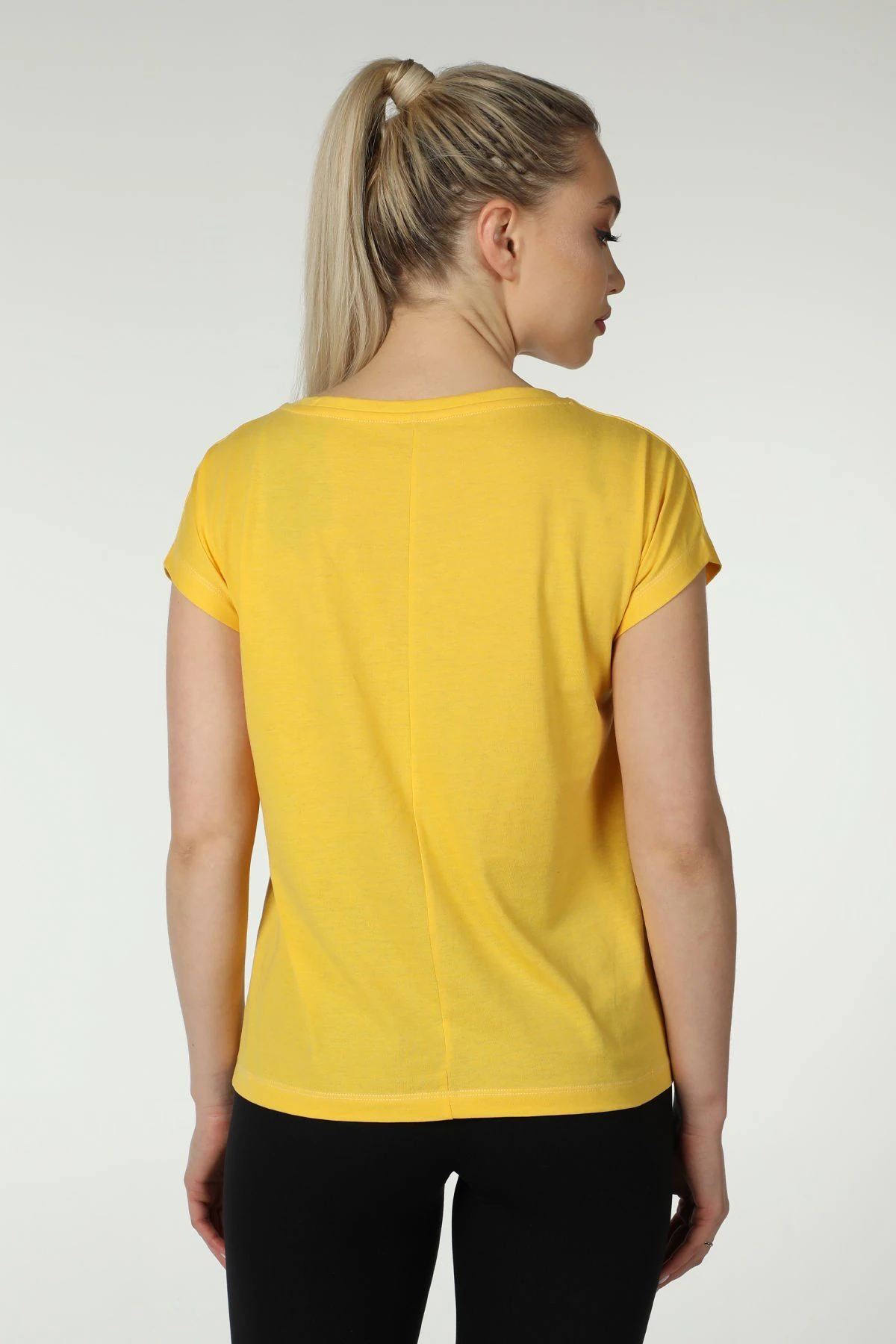 Kadın Bisiklet Yaka Kısa Kollu Regular Fit Renkli Baskılı Tişört - Sarı