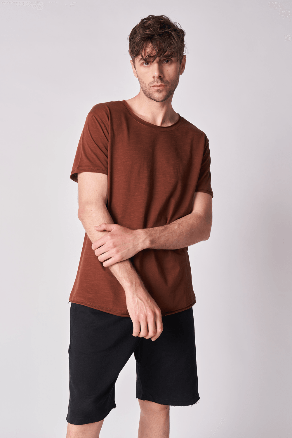 Erkek Kayık Yaka Kısa Kollu Regular Fit Basic Tişört - KAHVE