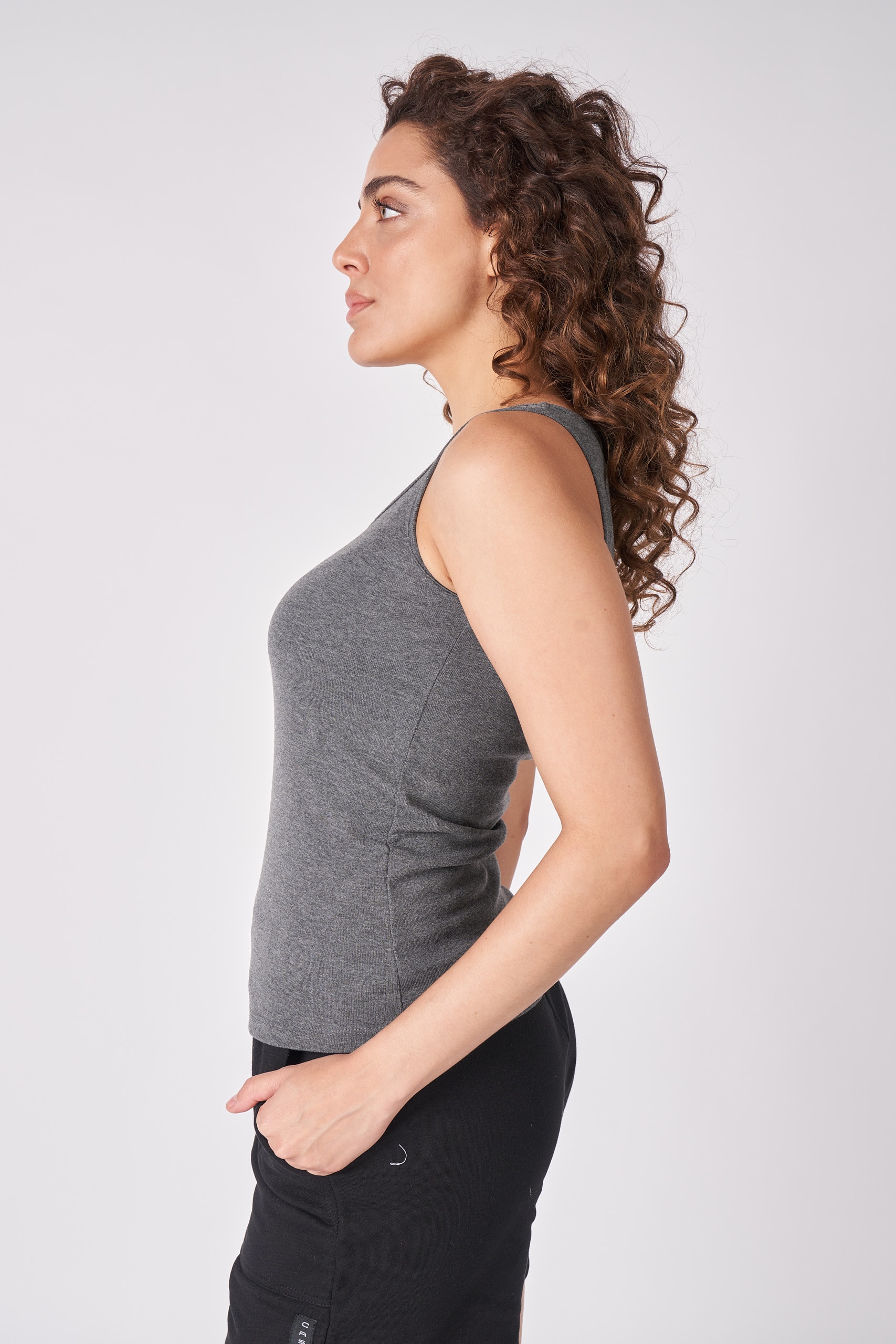 Kadın U Yaka Sıfır Kol Regular Fit Basic Geniş Askılı Tişört - ANTRASİT