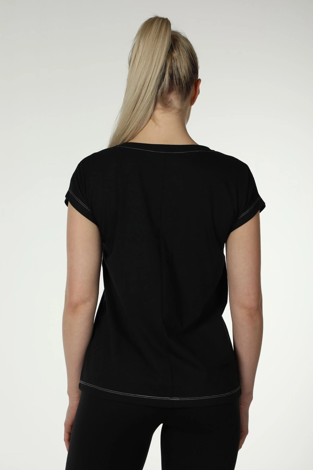 Kadın Bisiklet Yaka Kısa Kollu Regular Fit Renkli Baskılı Tişört - Siyah