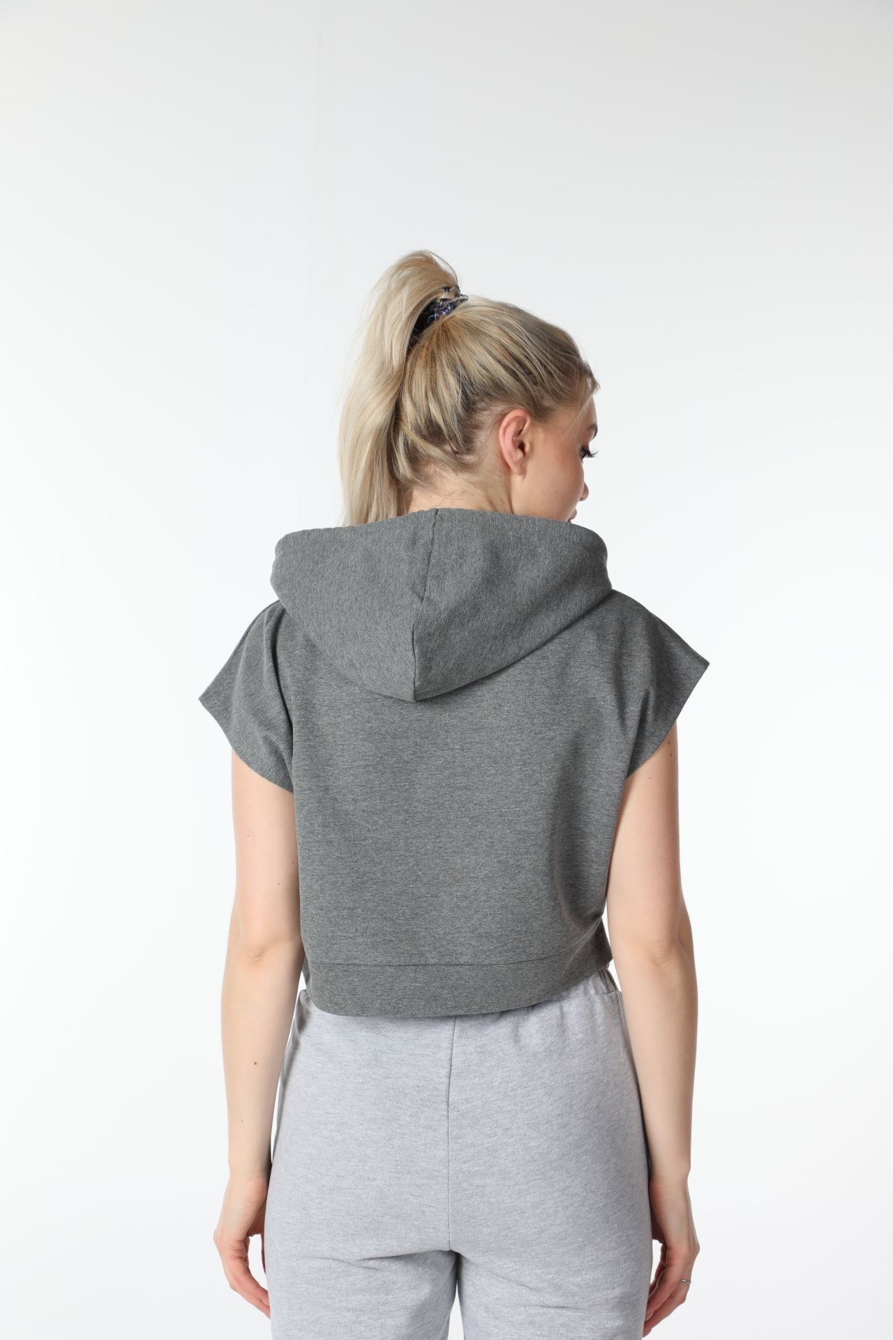 Kadın Kapüşonlu Regular Fit Baskılı Crop Sweatshırt - Koyu Gri