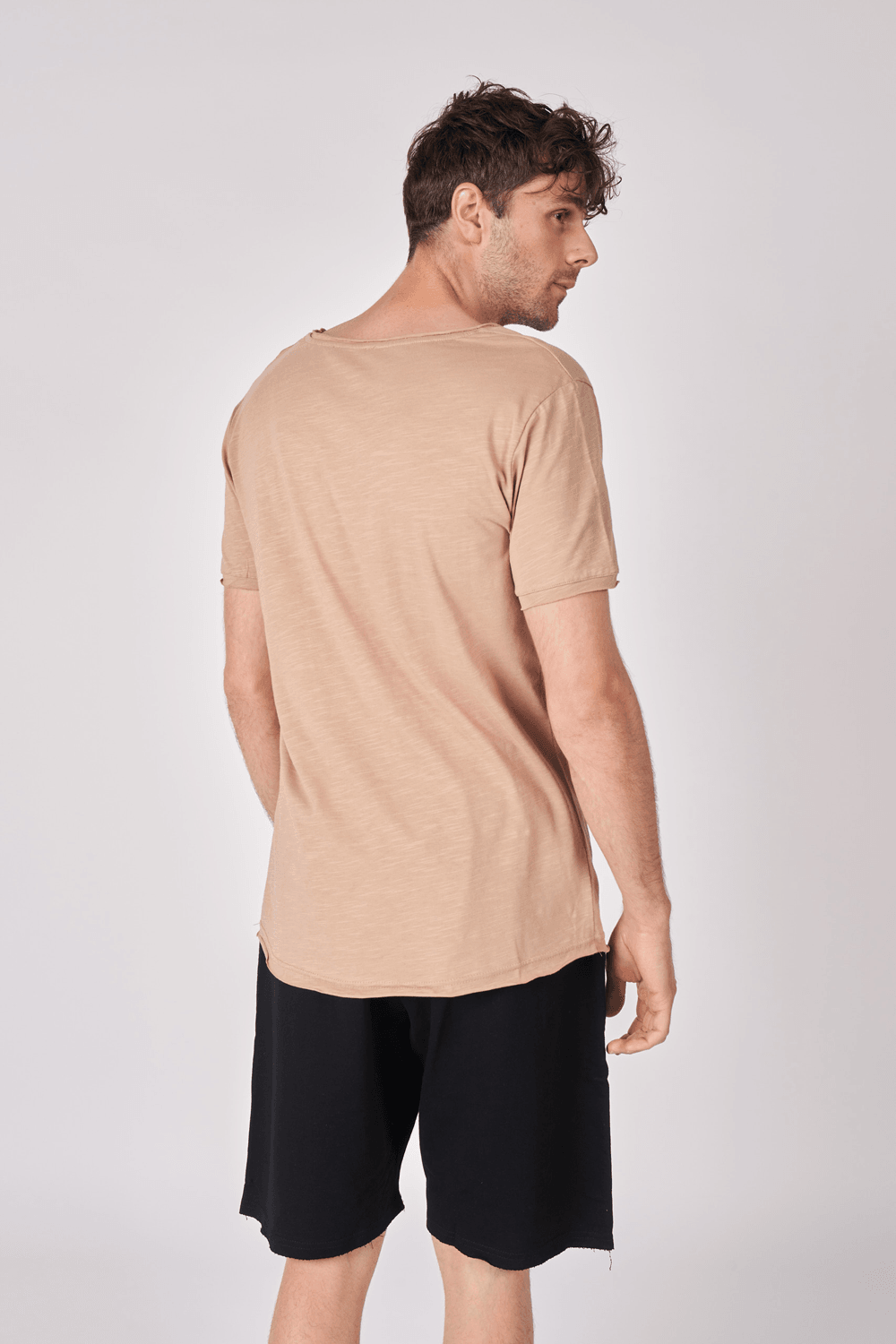 Erkek Kayık Yaka Kısa Kollu Regular Fit Basic Tişört - VİZON