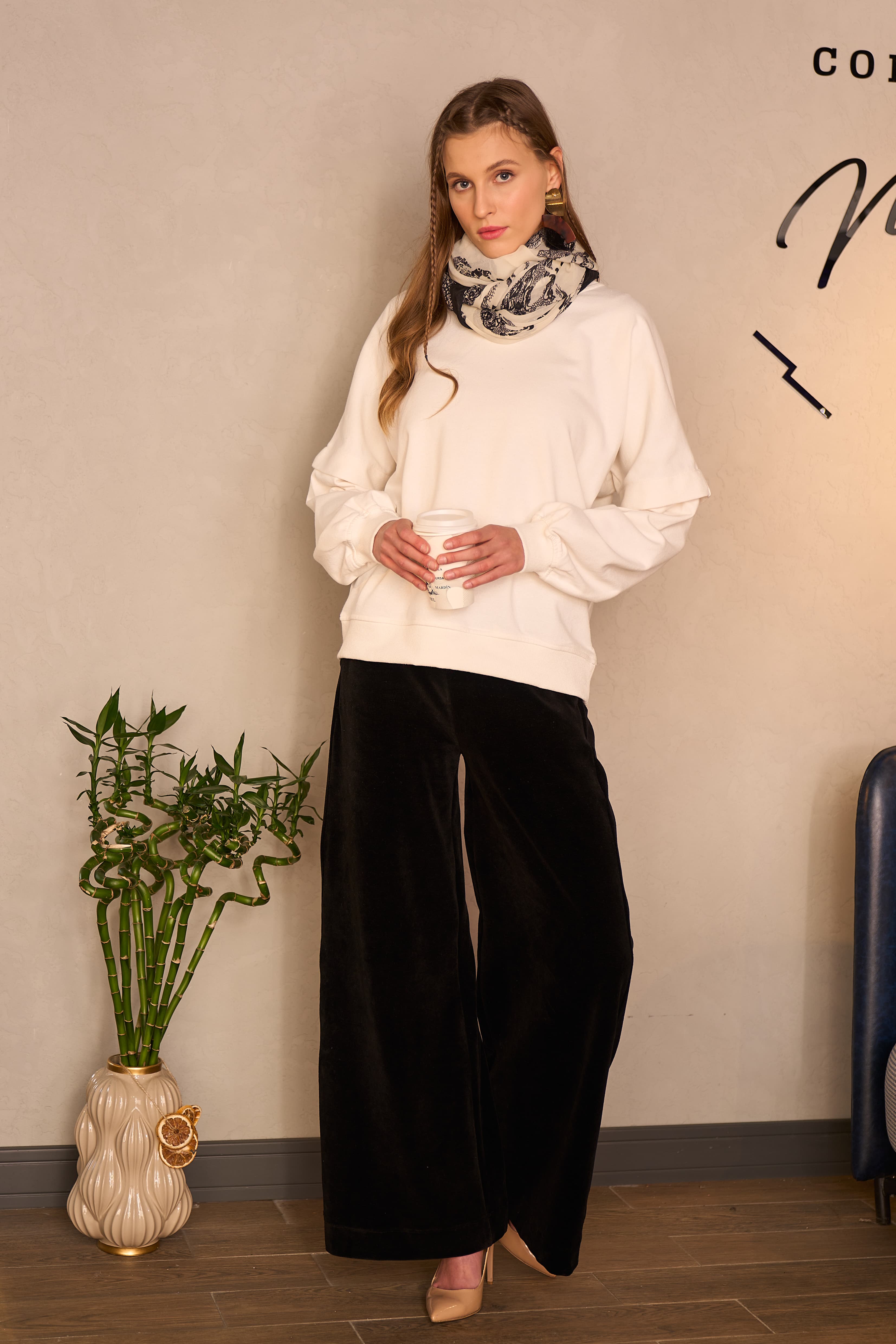 Kadın Bisiklet Yaka Kol Detaylı Oversize Fit Basic Sweatshirt - EKRU
