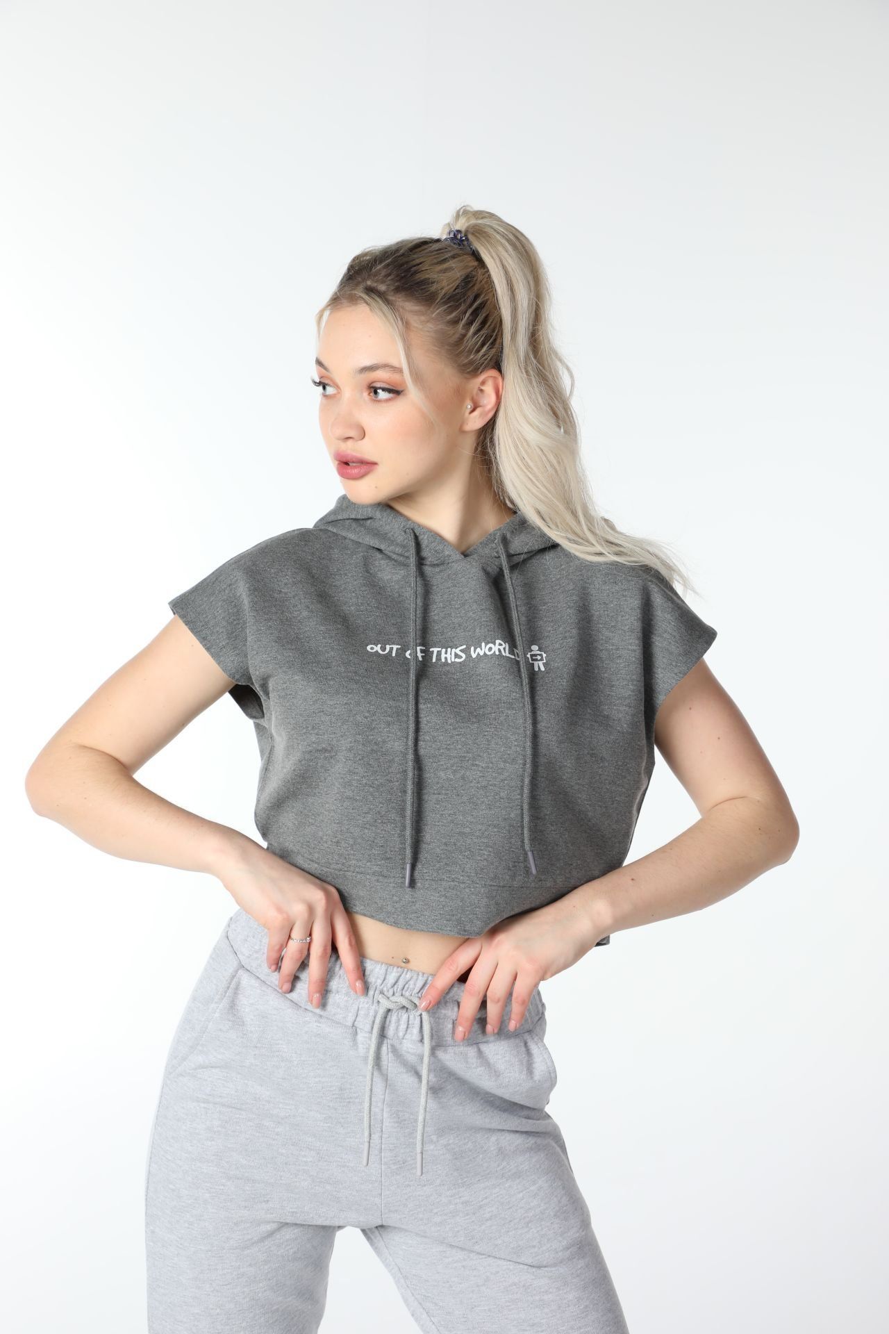 Kadın Kapüşonlu Regular Fit Baskılı Crop Sweatshırt - Koyu Gri