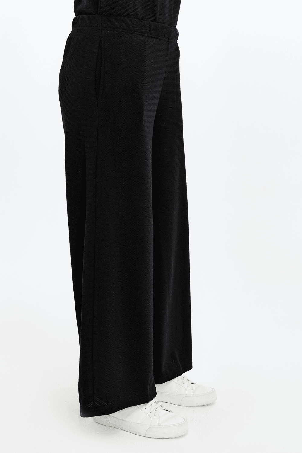 Kadın Bol Paça Cepli Dokulu Regular Fit Pantolon - SIYAH