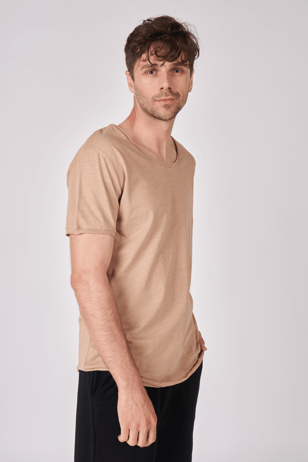 Erkek Kayık Yaka Kısa Kollu Regular Fit Basic Tişört - VİZON