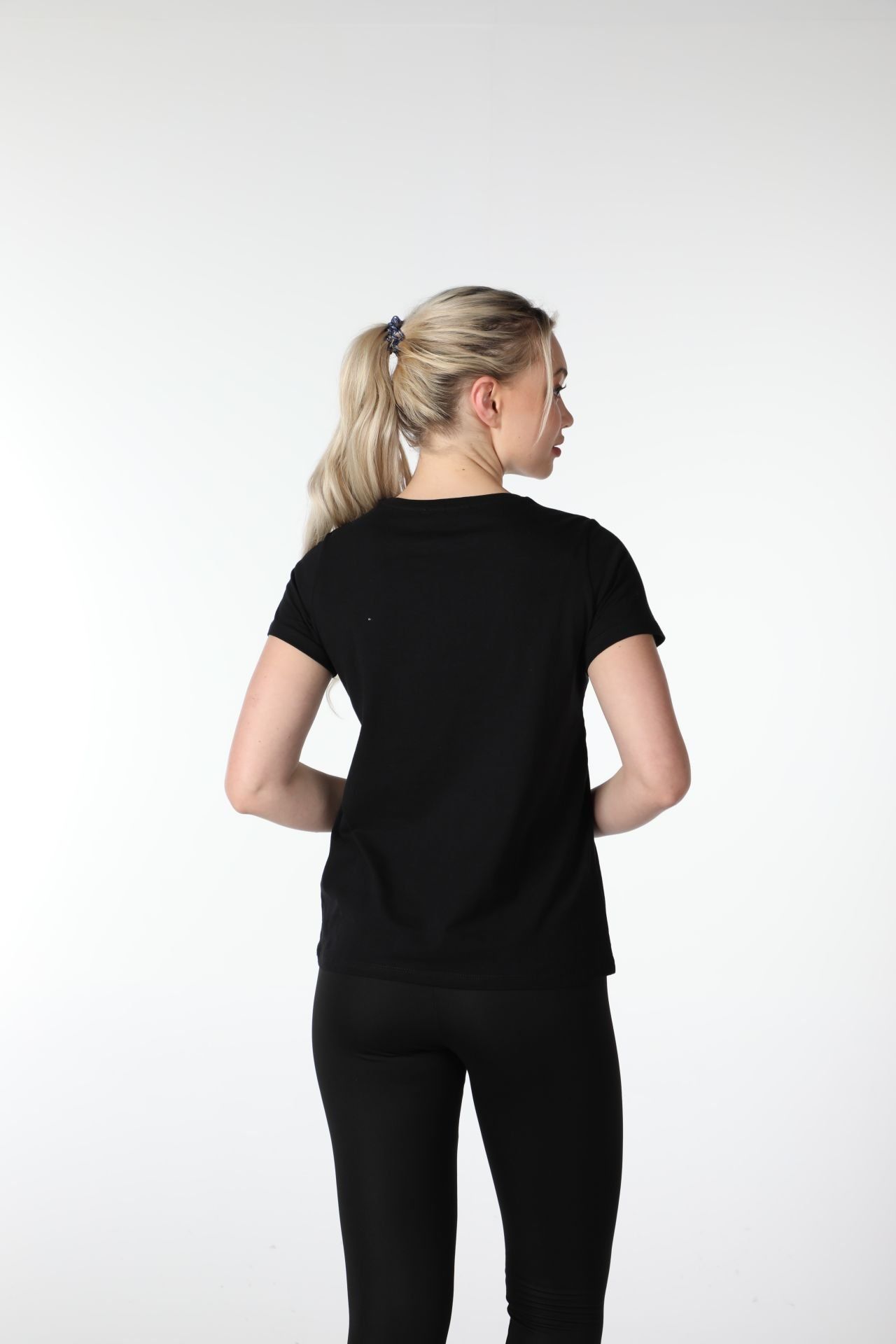 Kadın Bisiklet Yaka Kısa Kollu Regular Fit Baskılı Tişört - SİYAH