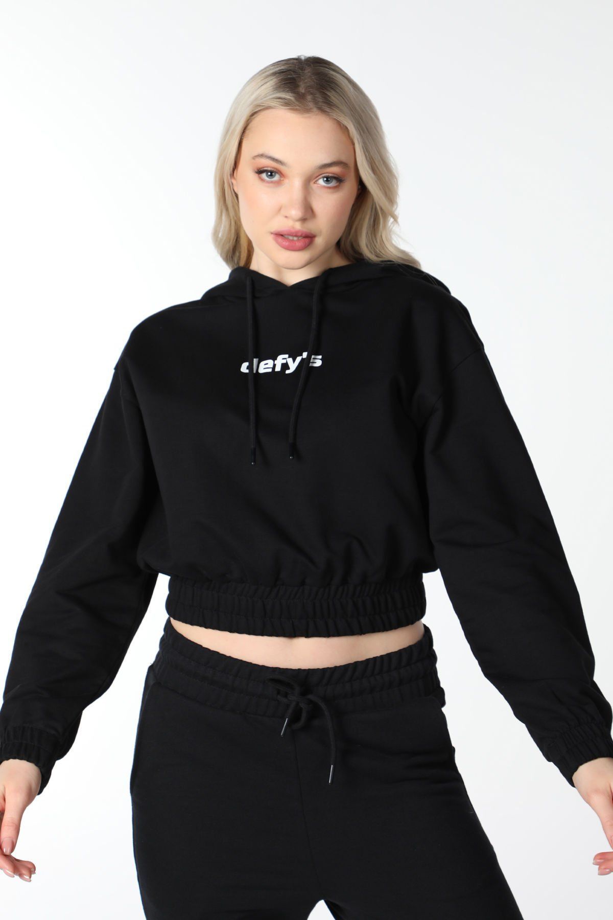 Kadın Kapüşonlu Regular Fit Baskılı Crop Sweatshirt - Siyah