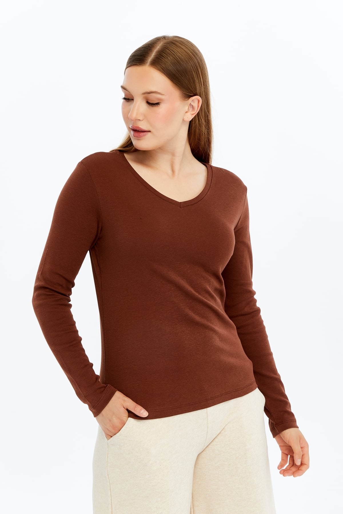 Kadın V Yaka Uzun Kollu Regular Fit Basic Tişört - KOYU KAHVE