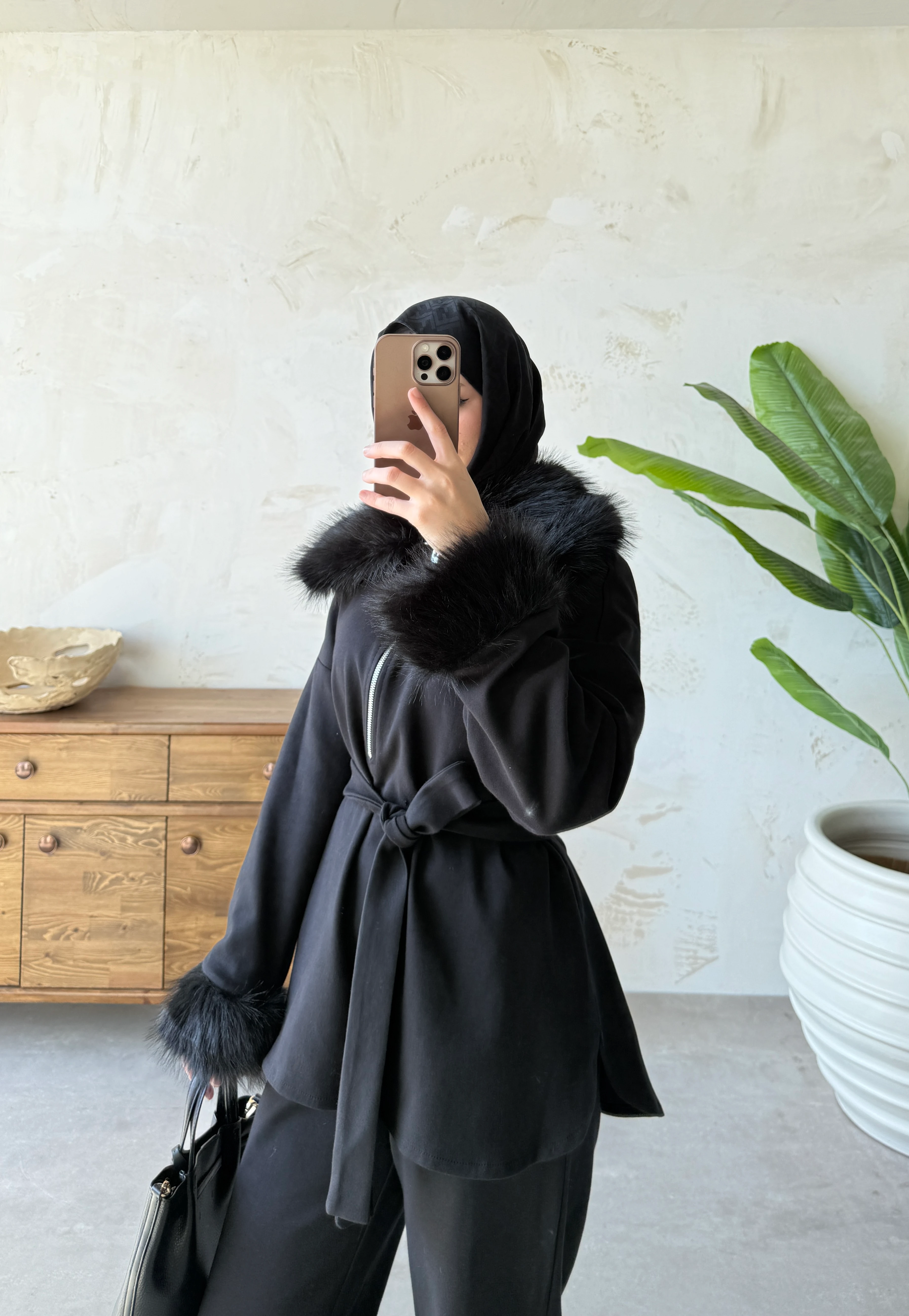 KÜRK YAKA TAKIM  - SİYAH