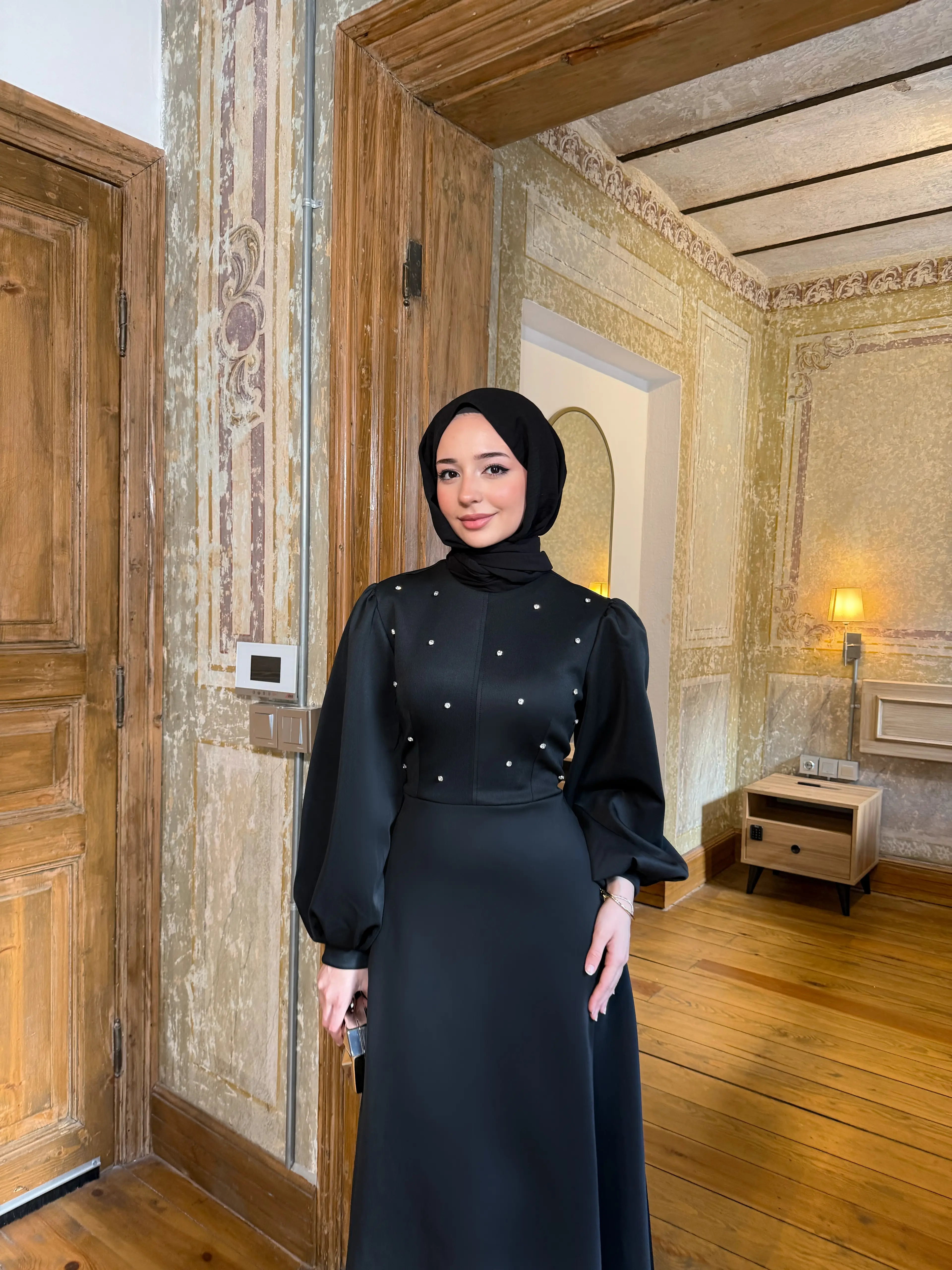 DEVİZA TAŞLI ELBİSE - Merve Serin