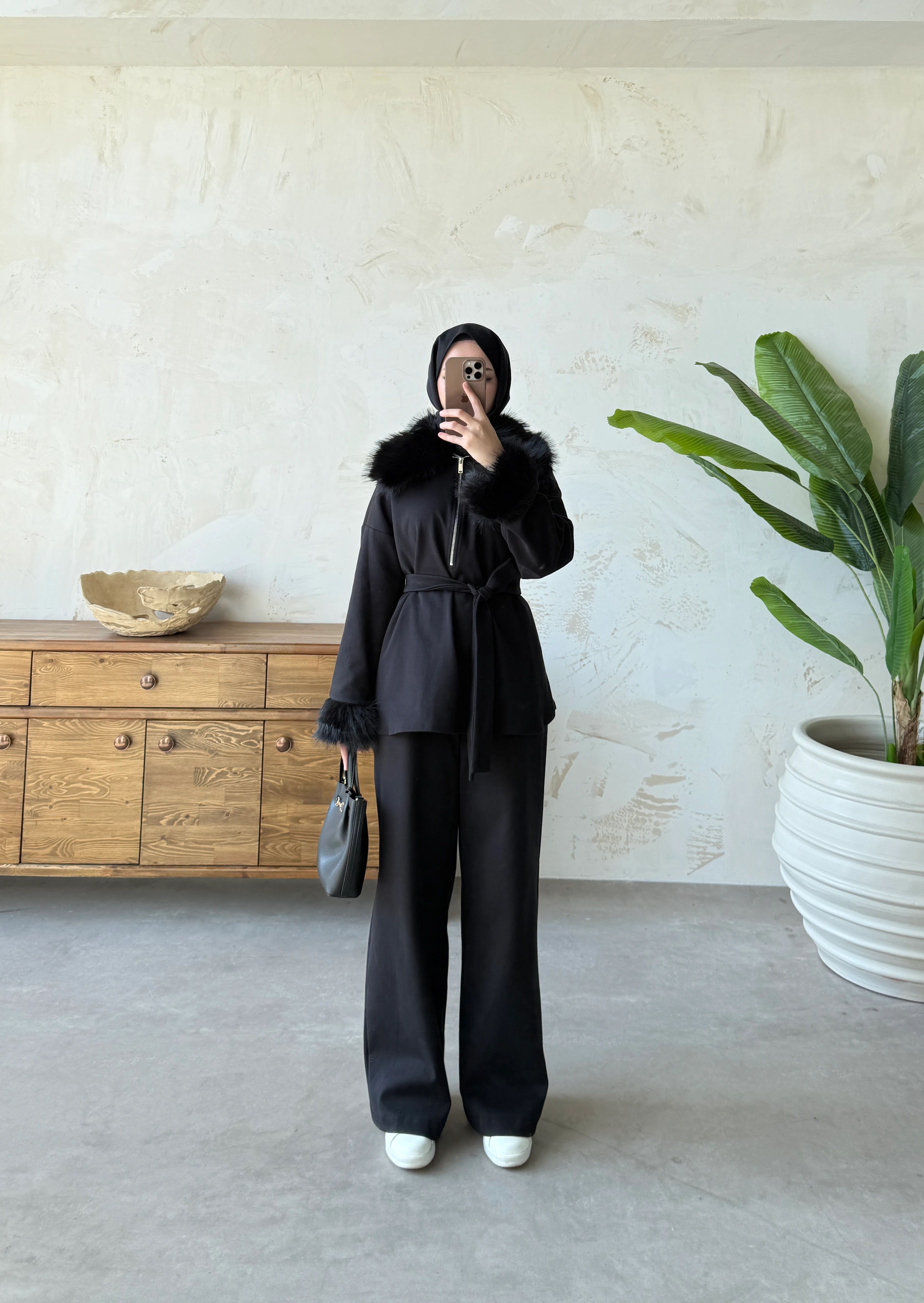 KÜRK YAKA TAKIM  - SİYAH