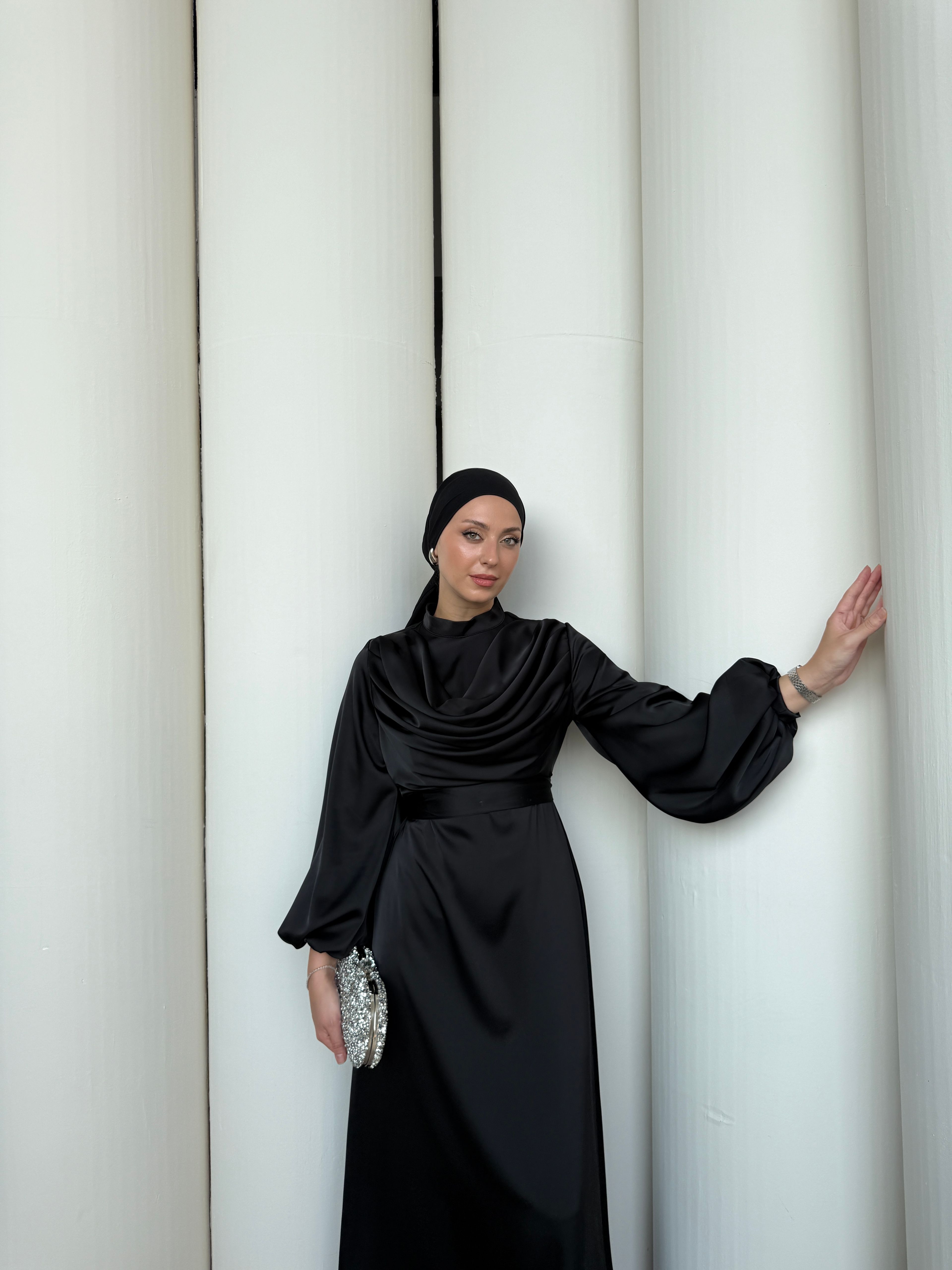 AYSA SATEN ELBİSE - SIYAH