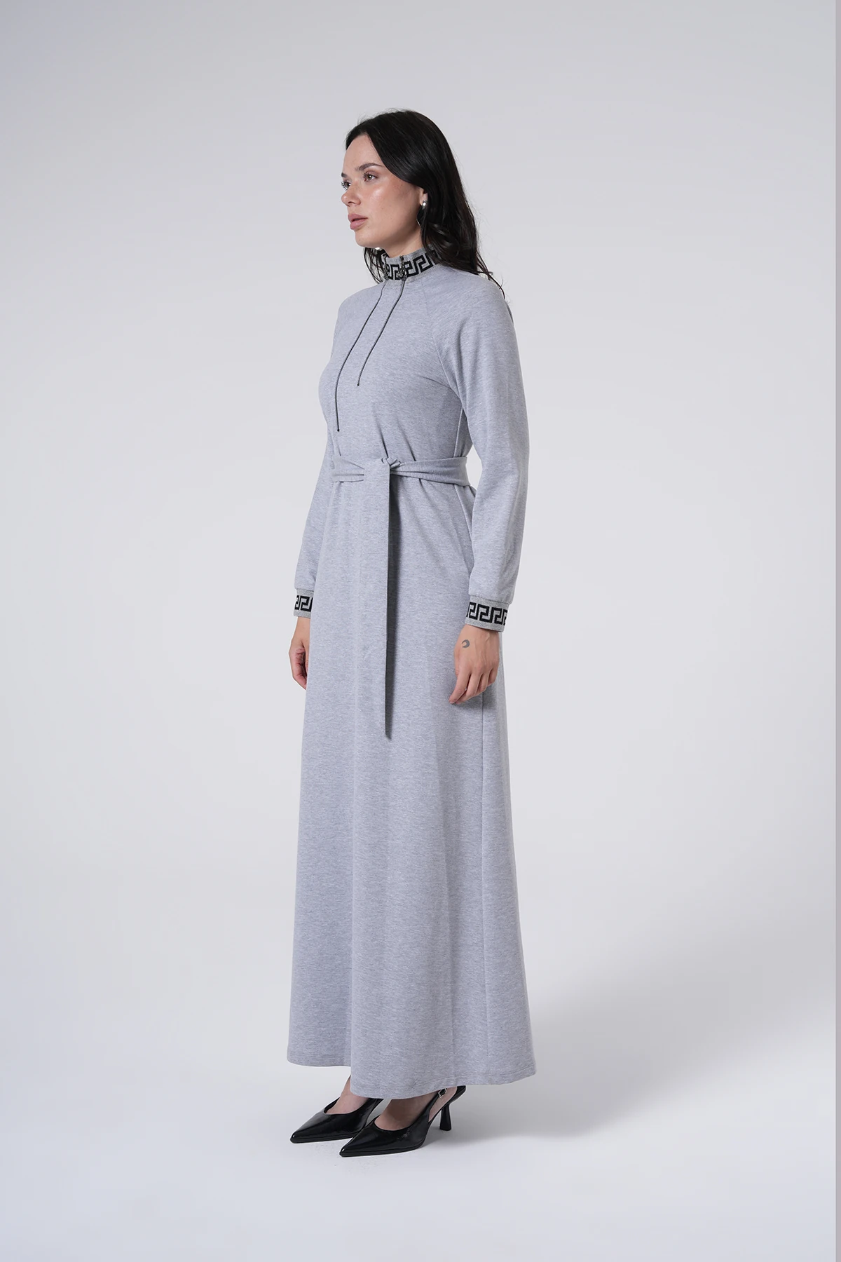 Desen Detaylı Kuşaklı Örme Uzun Elbise