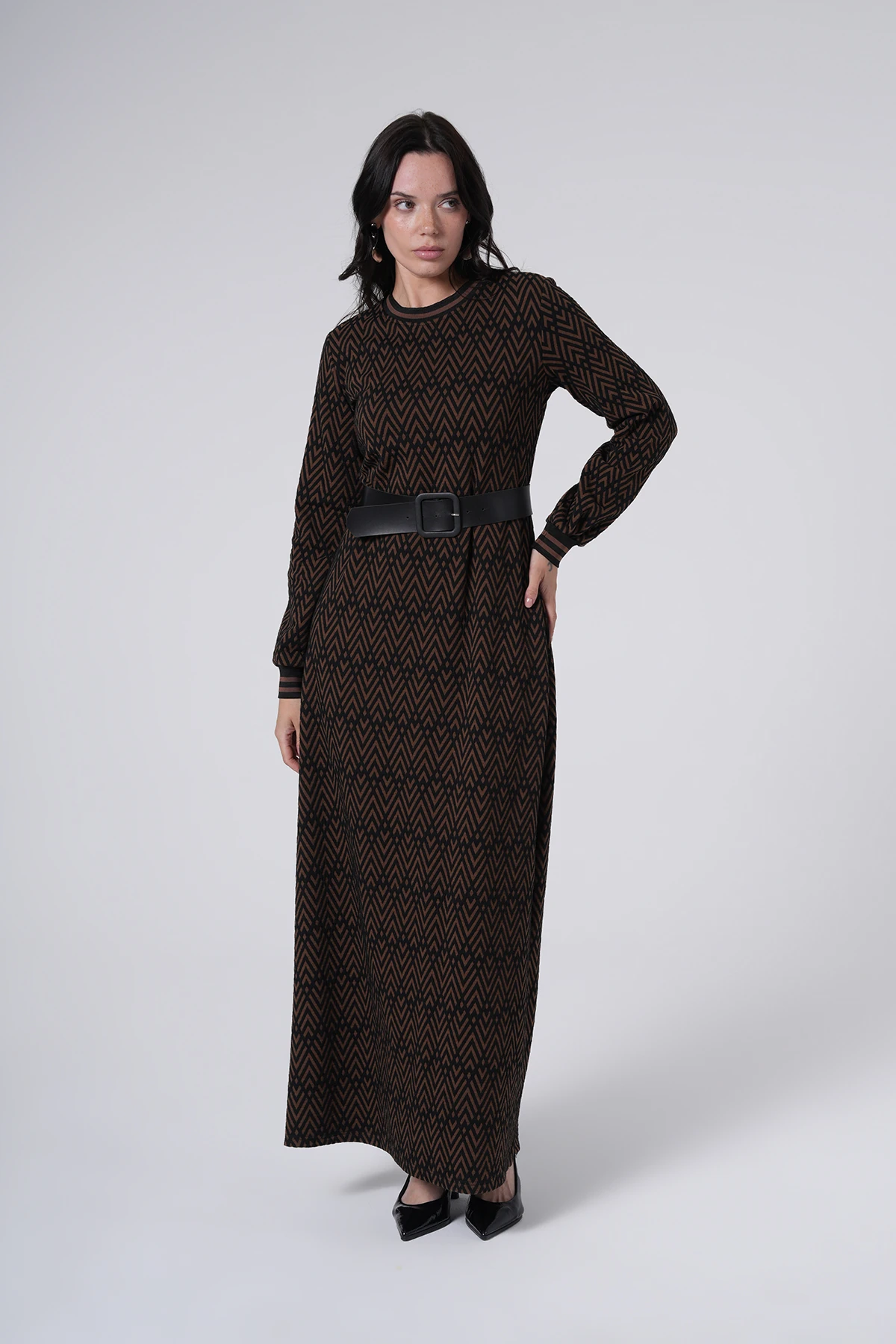 Desenli Kemerli Uzun Örme Elbise