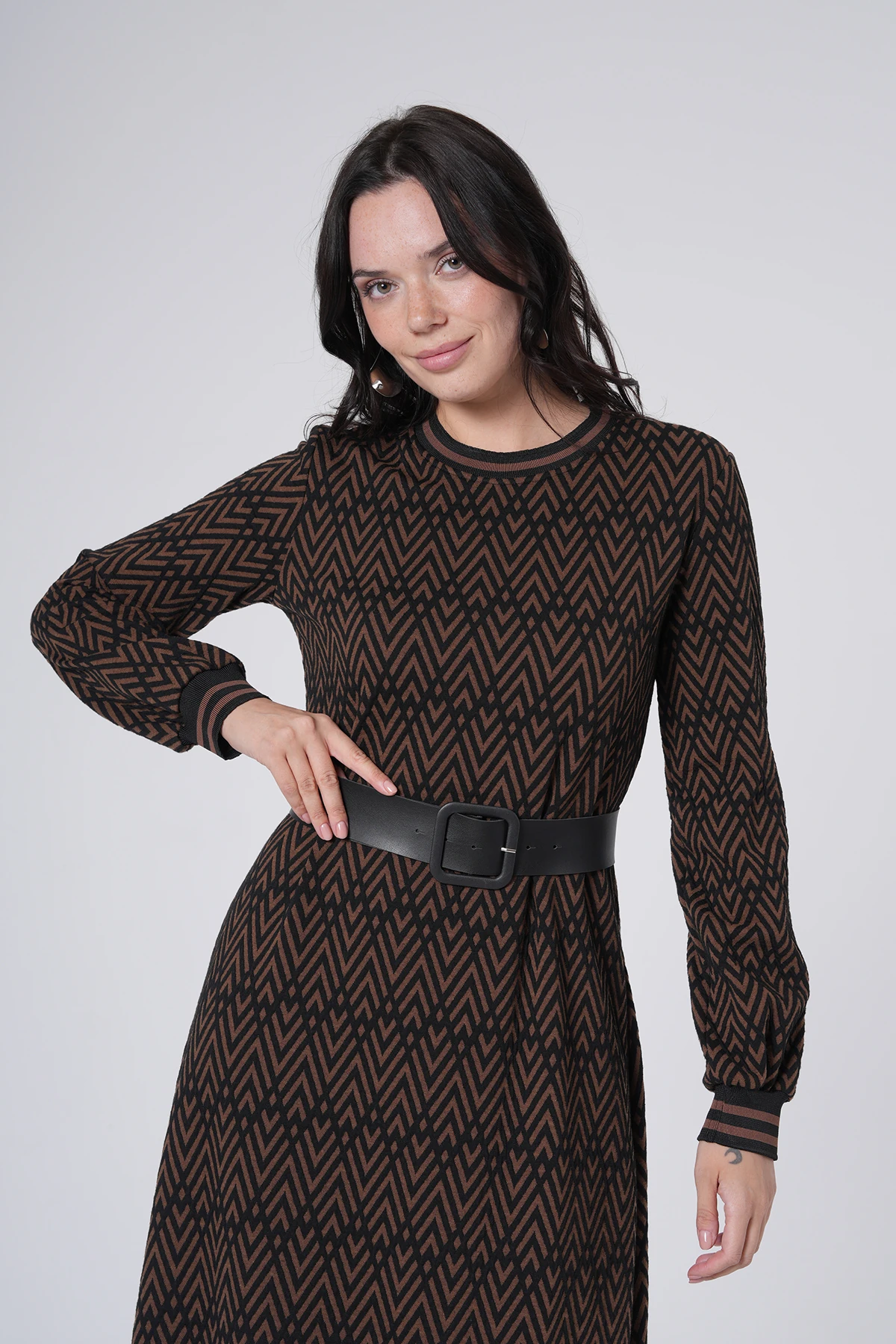 Desenli Kemerli Uzun Örme Elbise main variant image