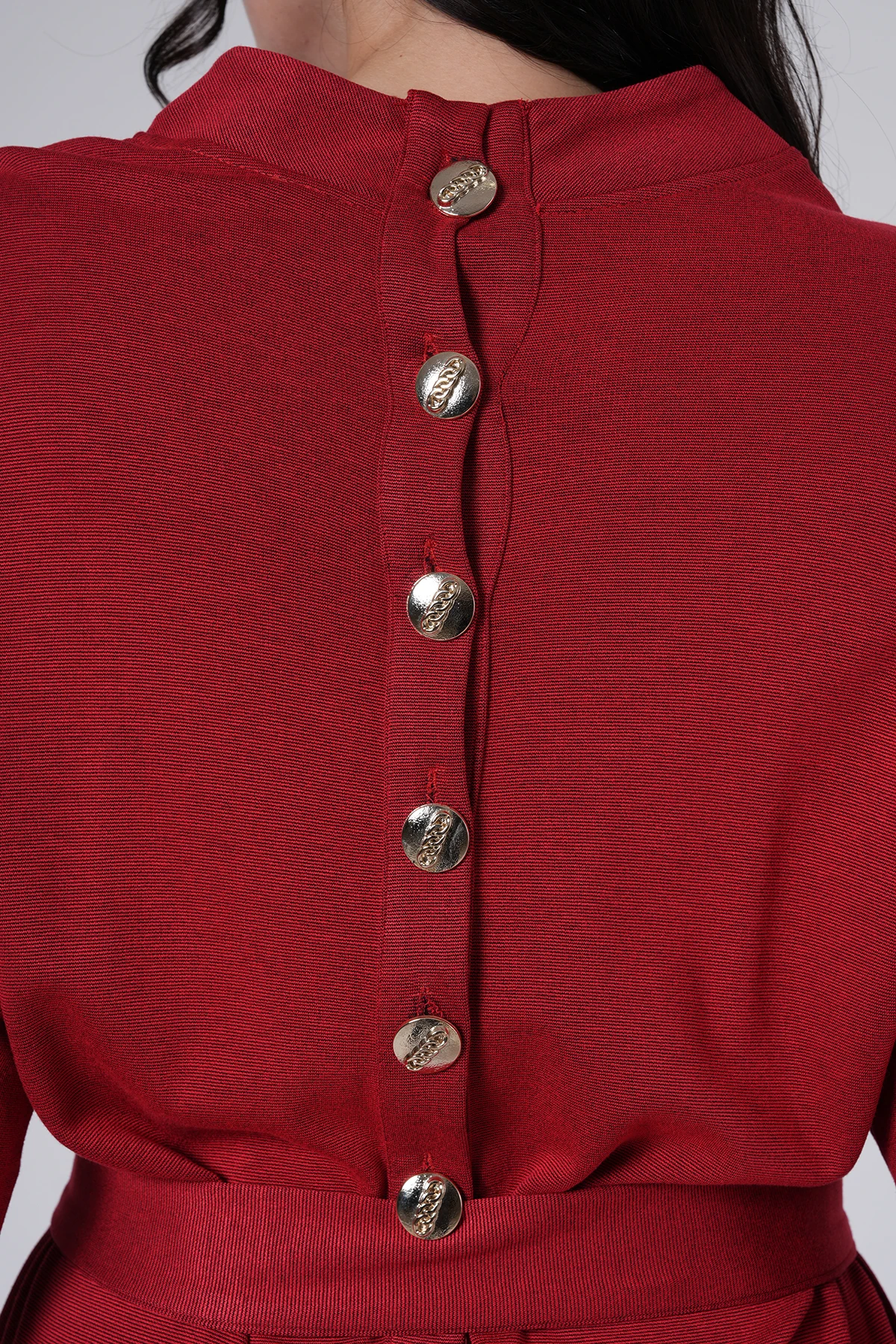 Arka Düğme Detaylı Kemerli Uzun Elbise