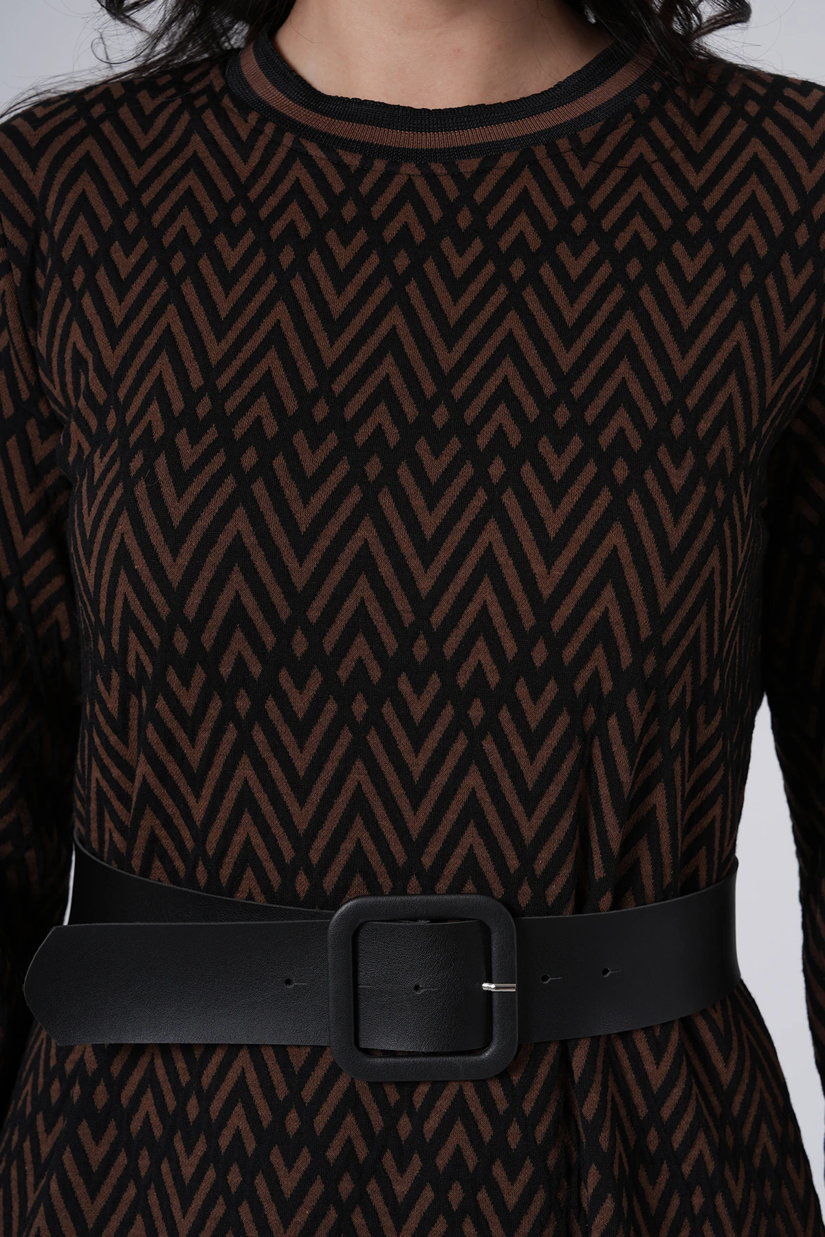 Desenli Kemerli Uzun Örme Elbise