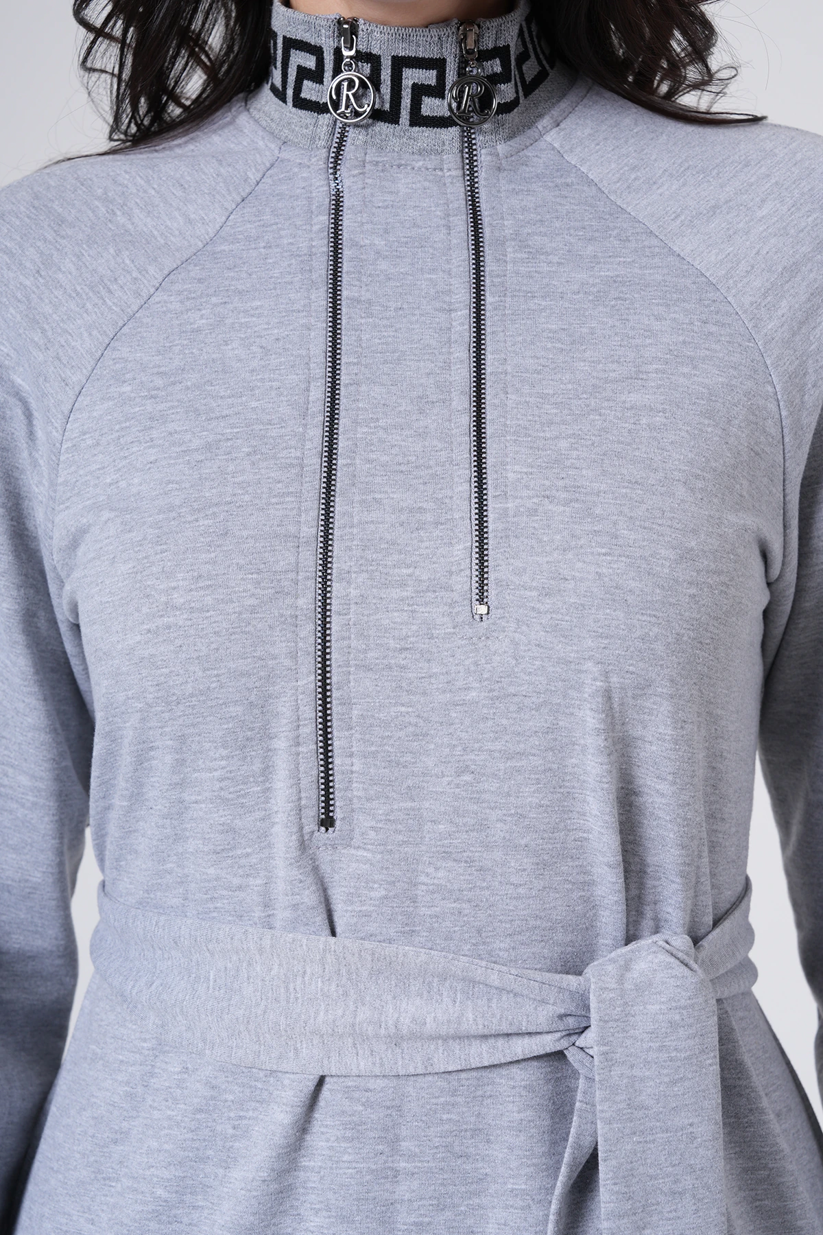 Desen Detaylı Kuşaklı Örme Uzun Elbise