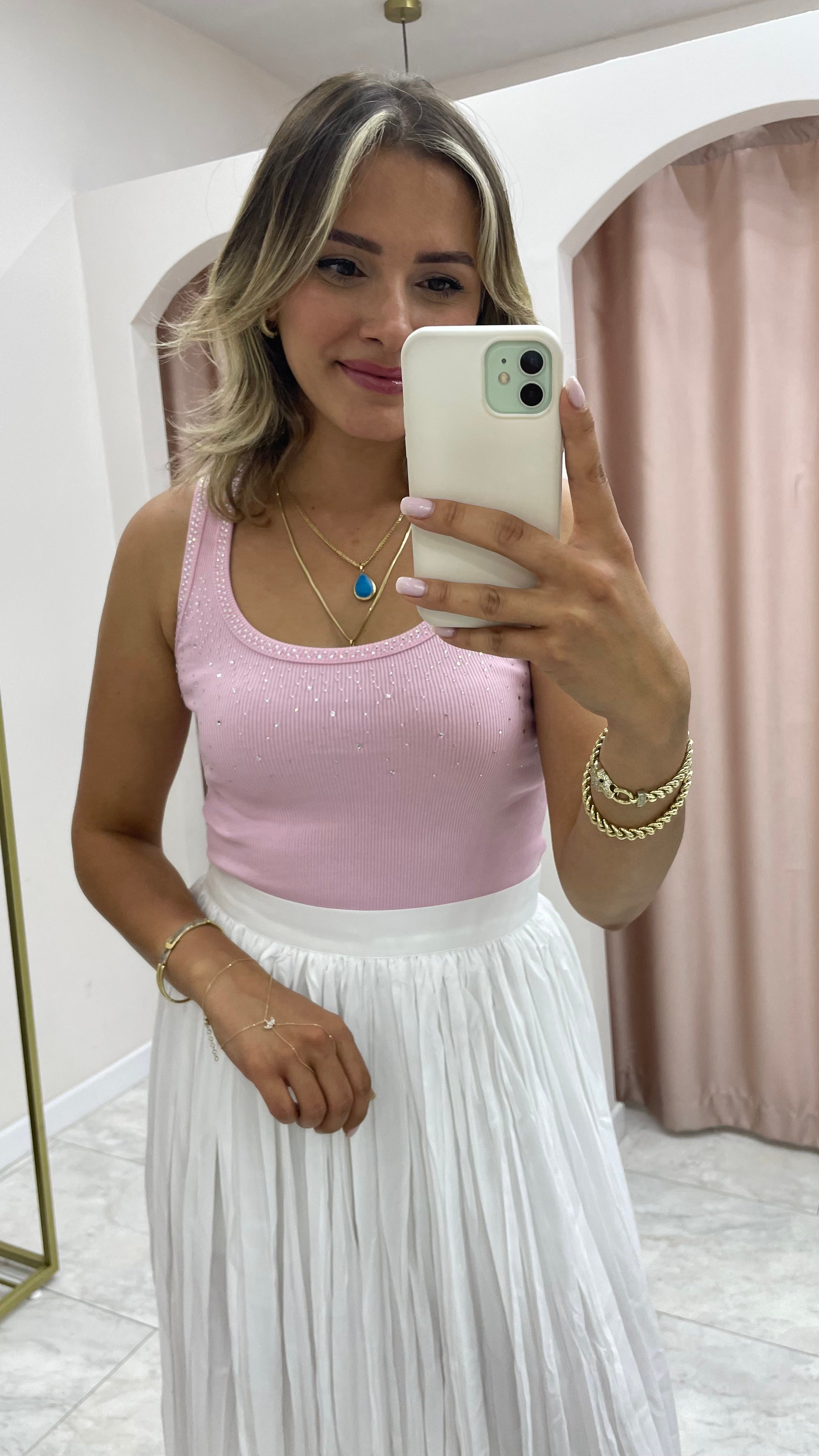 Pembe Taşlı Atlet