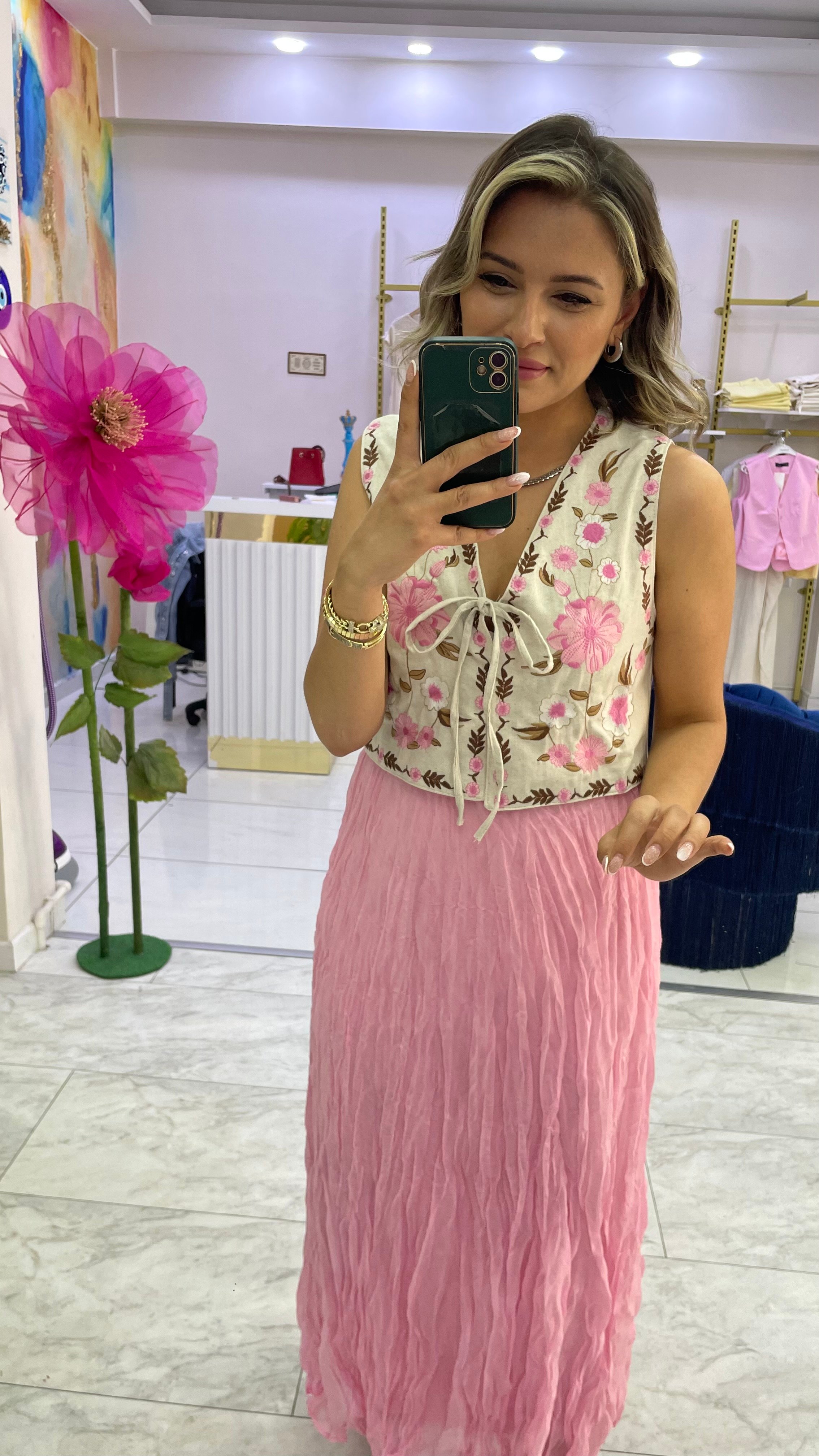 PEMBE NAKIŞLI YELEK