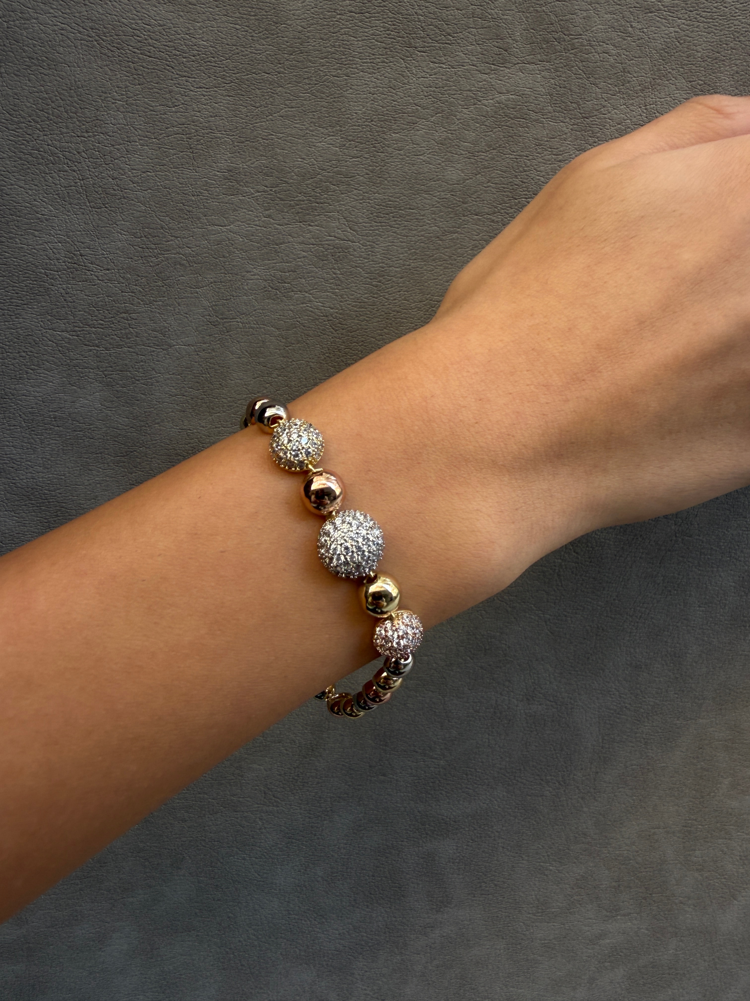 Üç Renk Zirkon Taşlı Top Detaylı Tasarım Bileklik