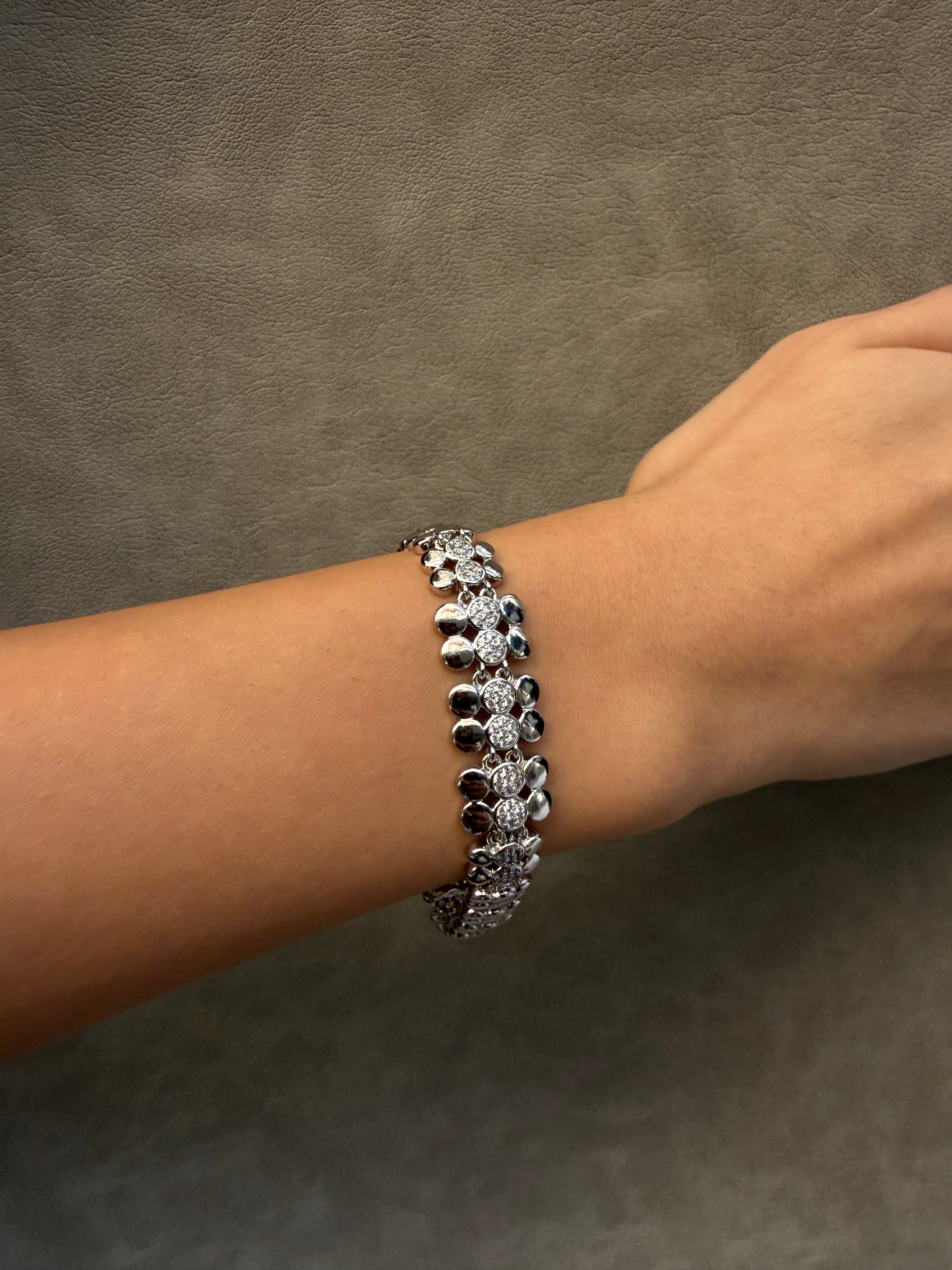 Istakoz Kabuk Detaylı Zirkon Taşlı Bileklik