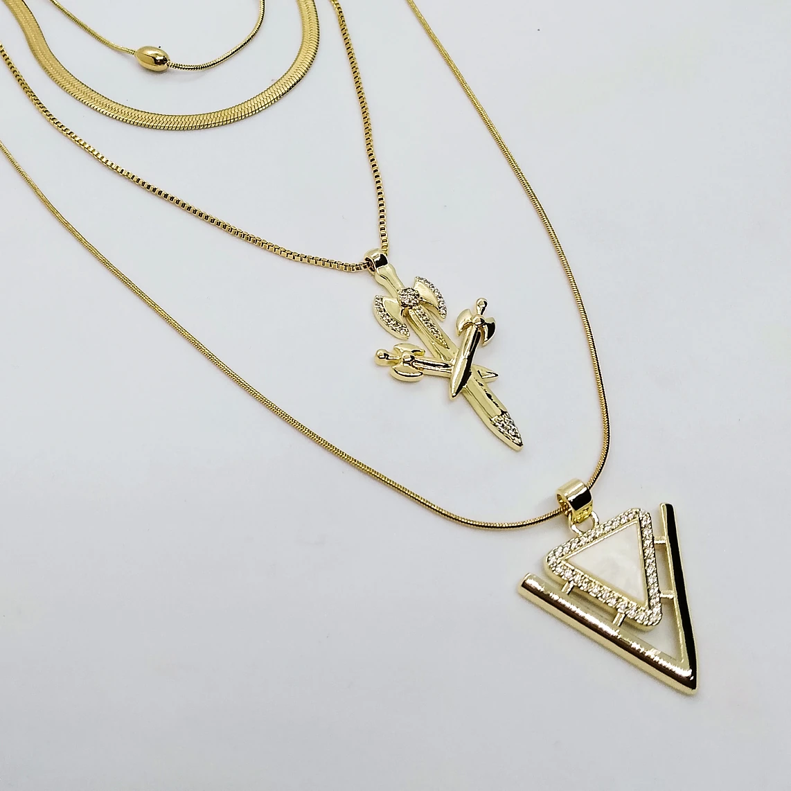 Sedef Detaylı Taşlı Set Kolye