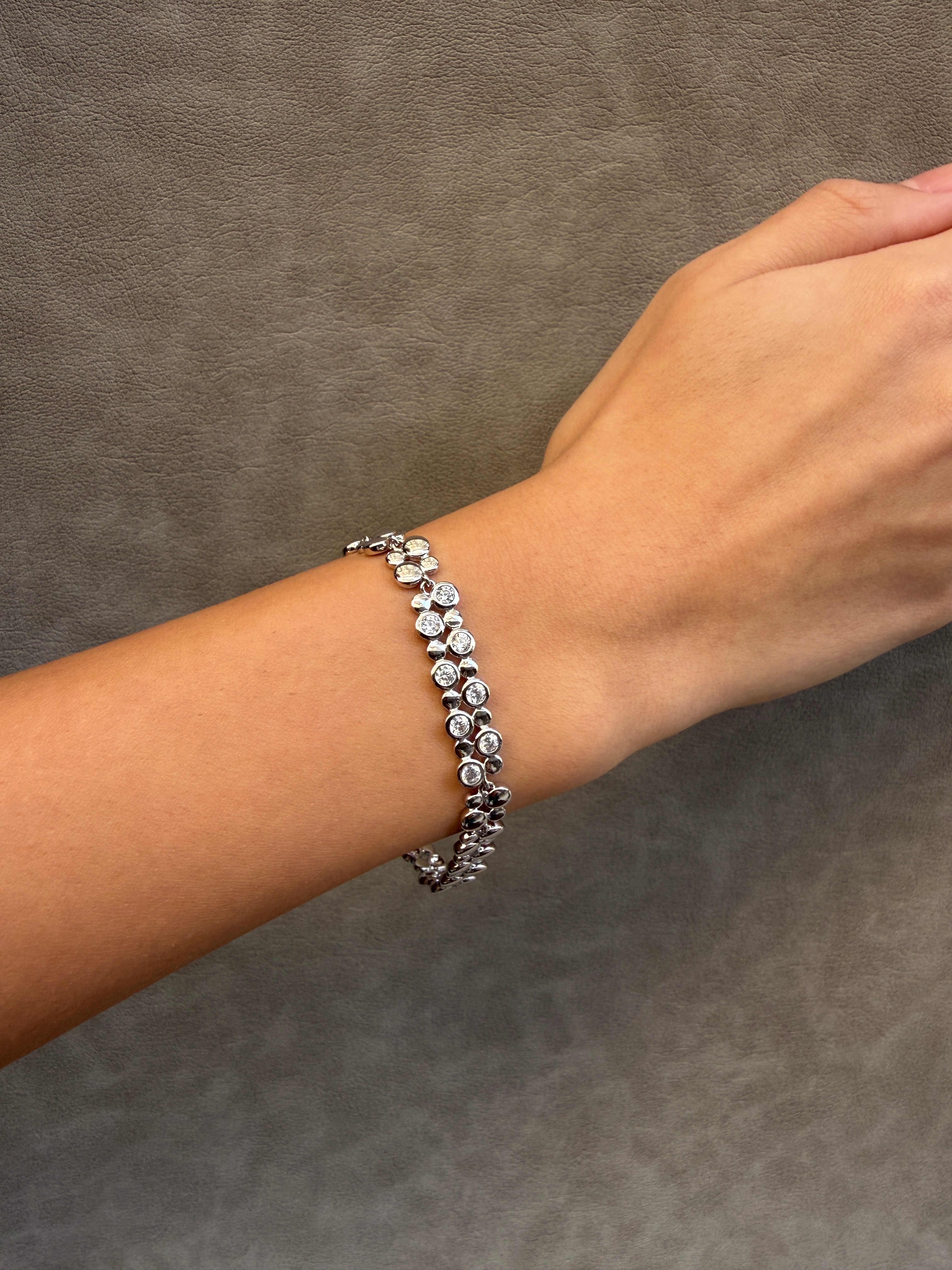 Çift Sıra Zirkon Taşlı Tasarım Bileklik