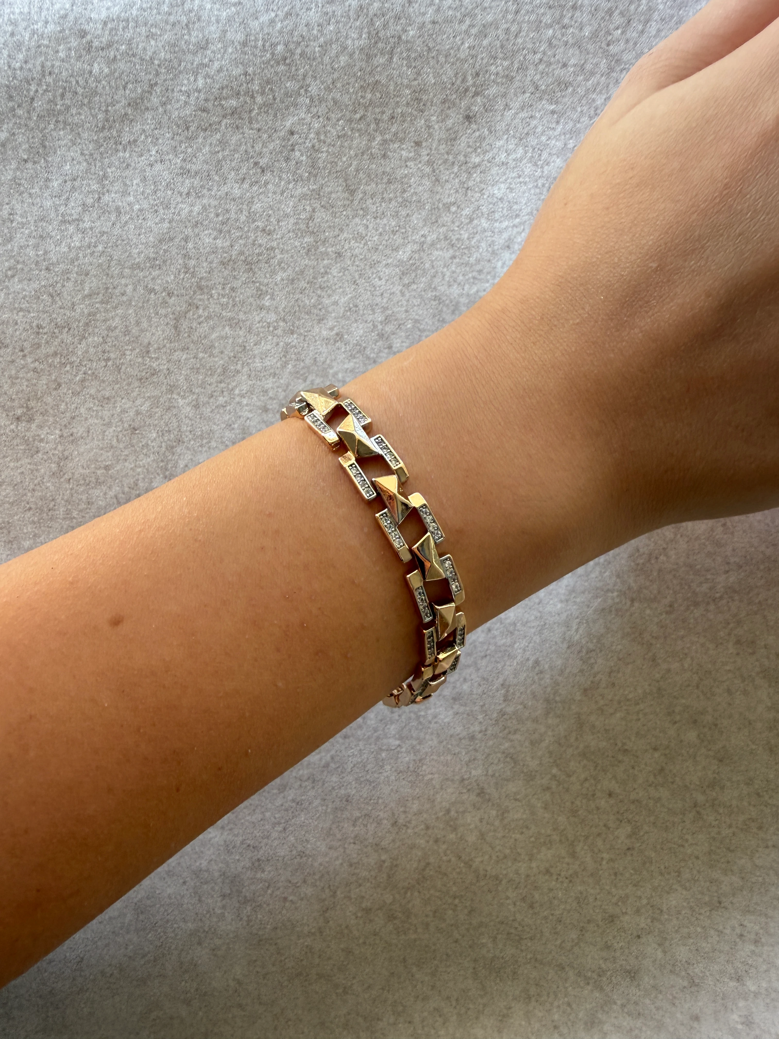 Kare Detay Zirkon Taşlı Tasarım Bileklik