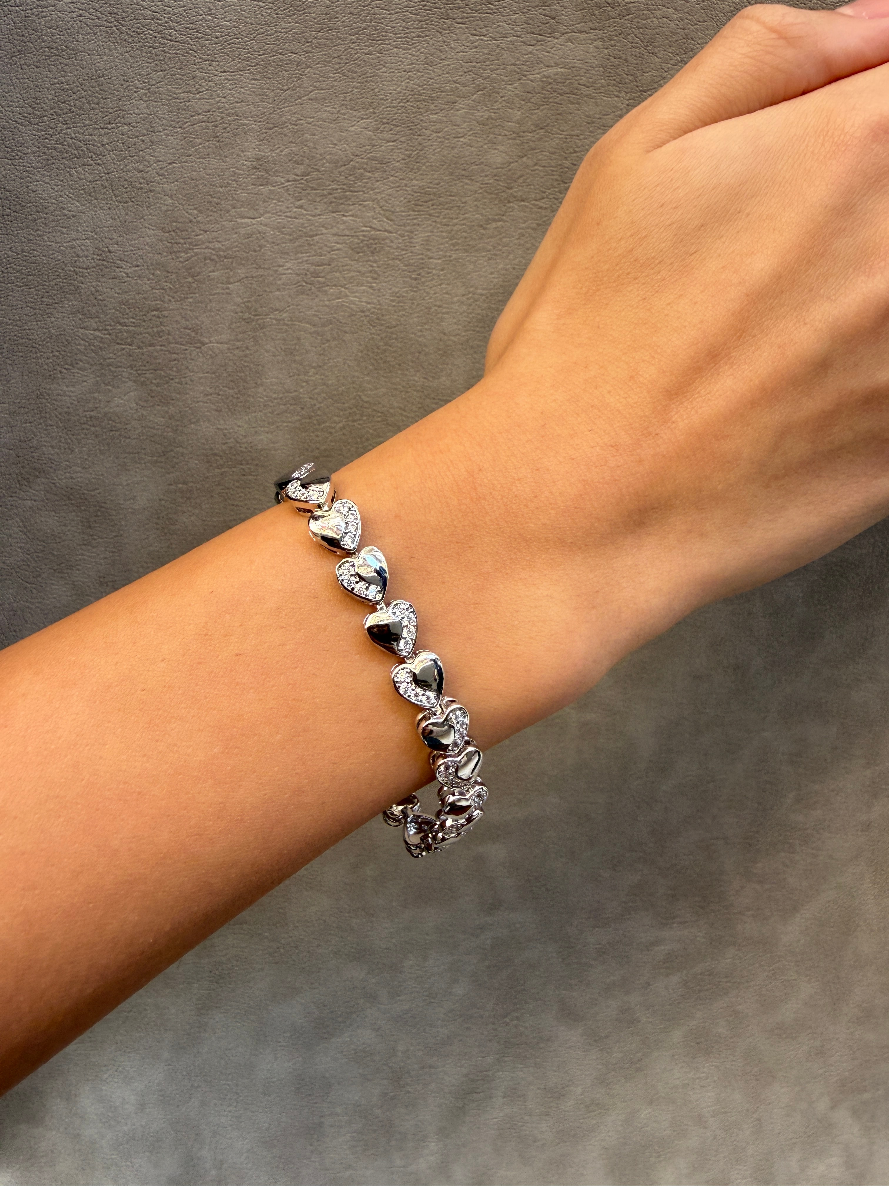 Zirkon Taşlı Kalp Detaylı Tasarım Bileklik