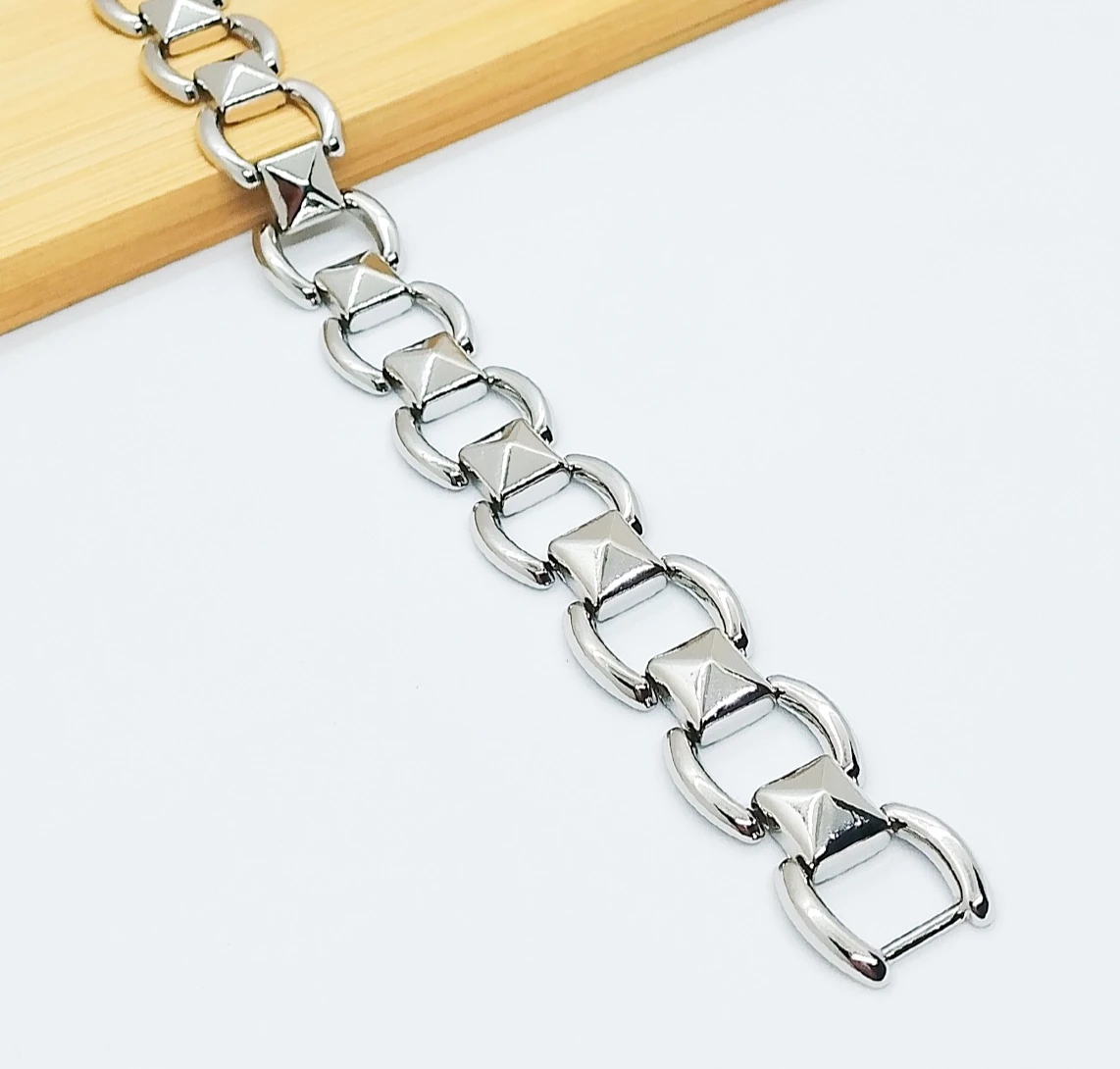 Gümüş Renk Tasarım Kalın Bileklik 