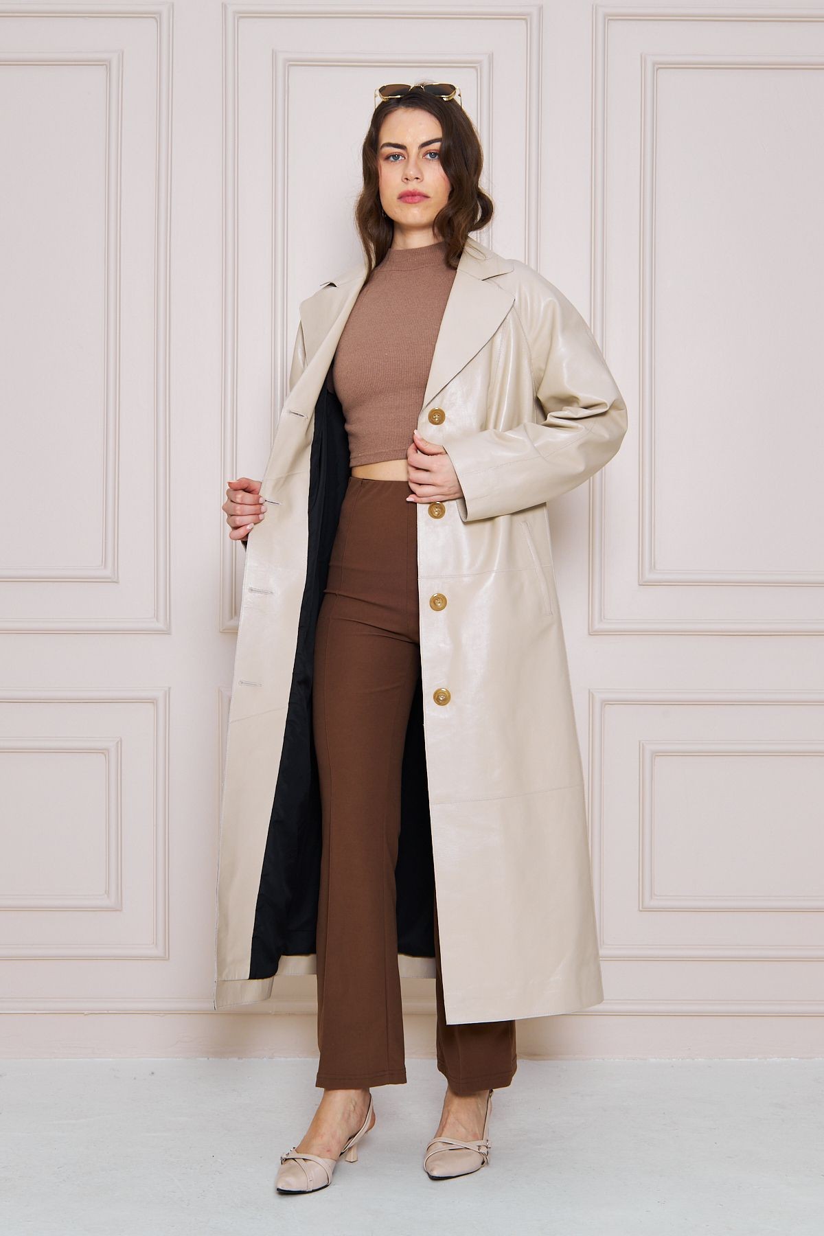 Kadın Hakiki Deri Trençkot – Bej, V Yaka, Kuşaklı, Düğme Kapamalı, Oversize, 120 cm - 117222