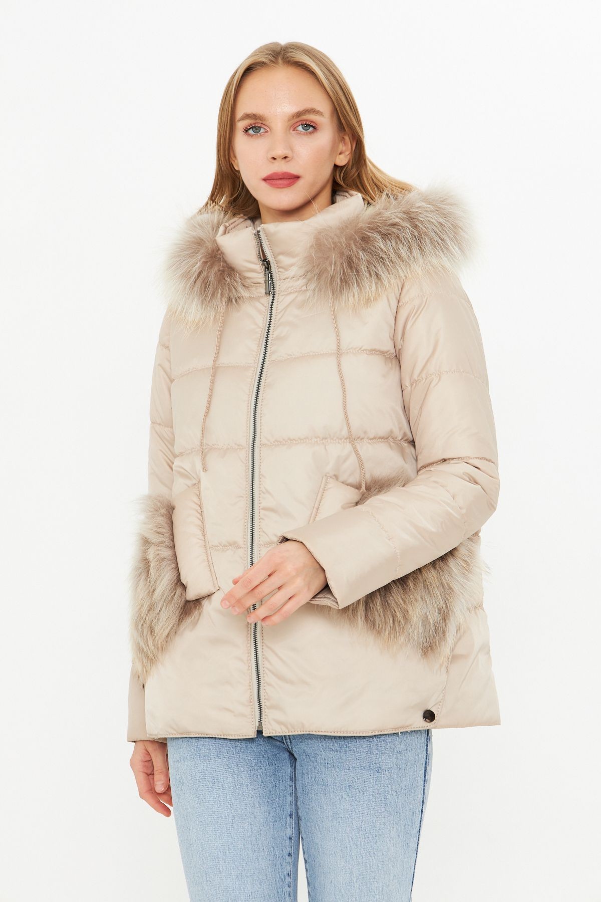 Şişme Kadın Kaban - Hakiki Kürk Detaylı, Kapüşonlu - Bej 75 Cm -a001x