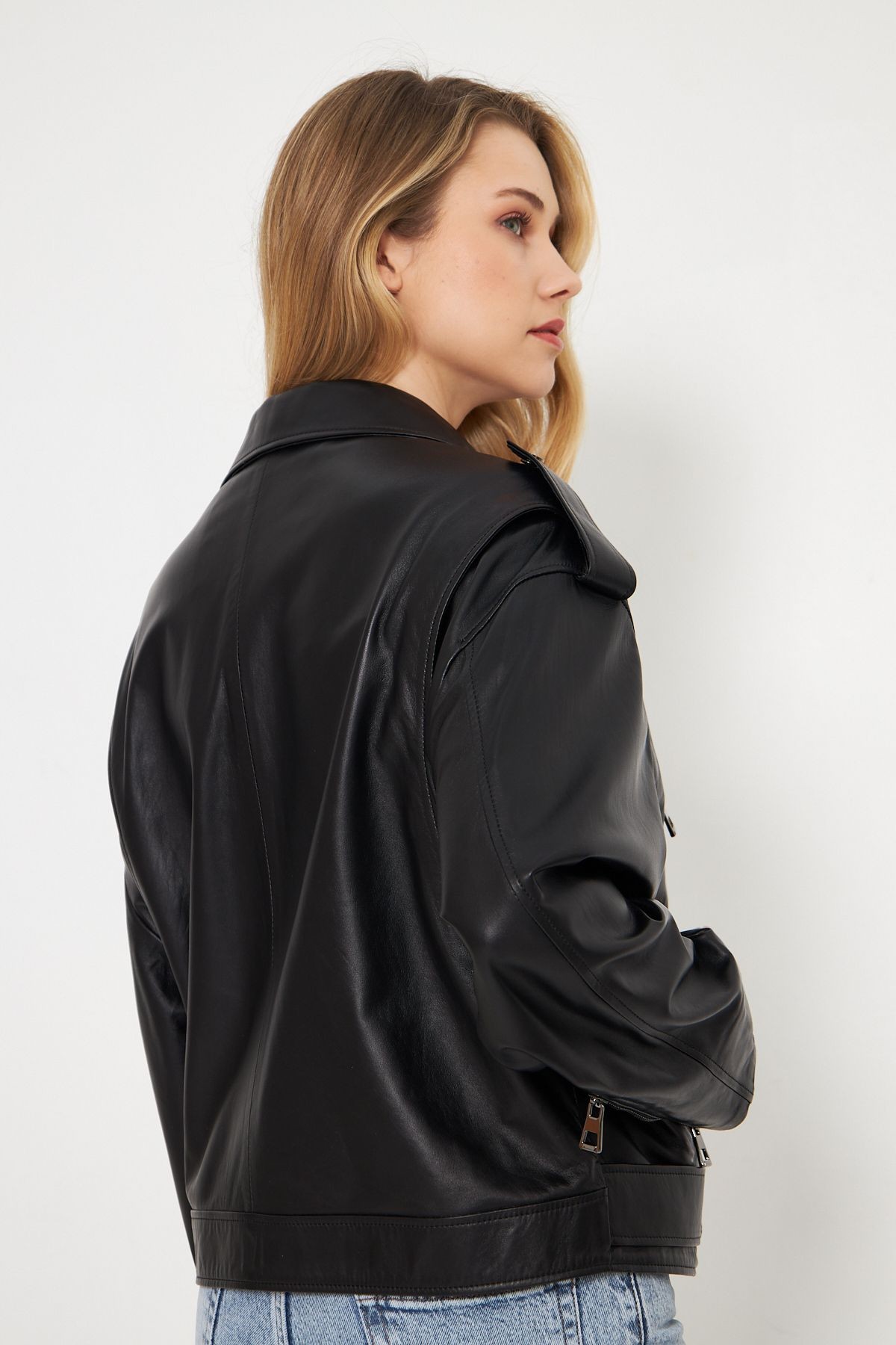 Kadın Hakiki Deri Ceket - Siyah, Kemerli, Oversize, Askılı Omuz Detaylı, 70 cm - 116622