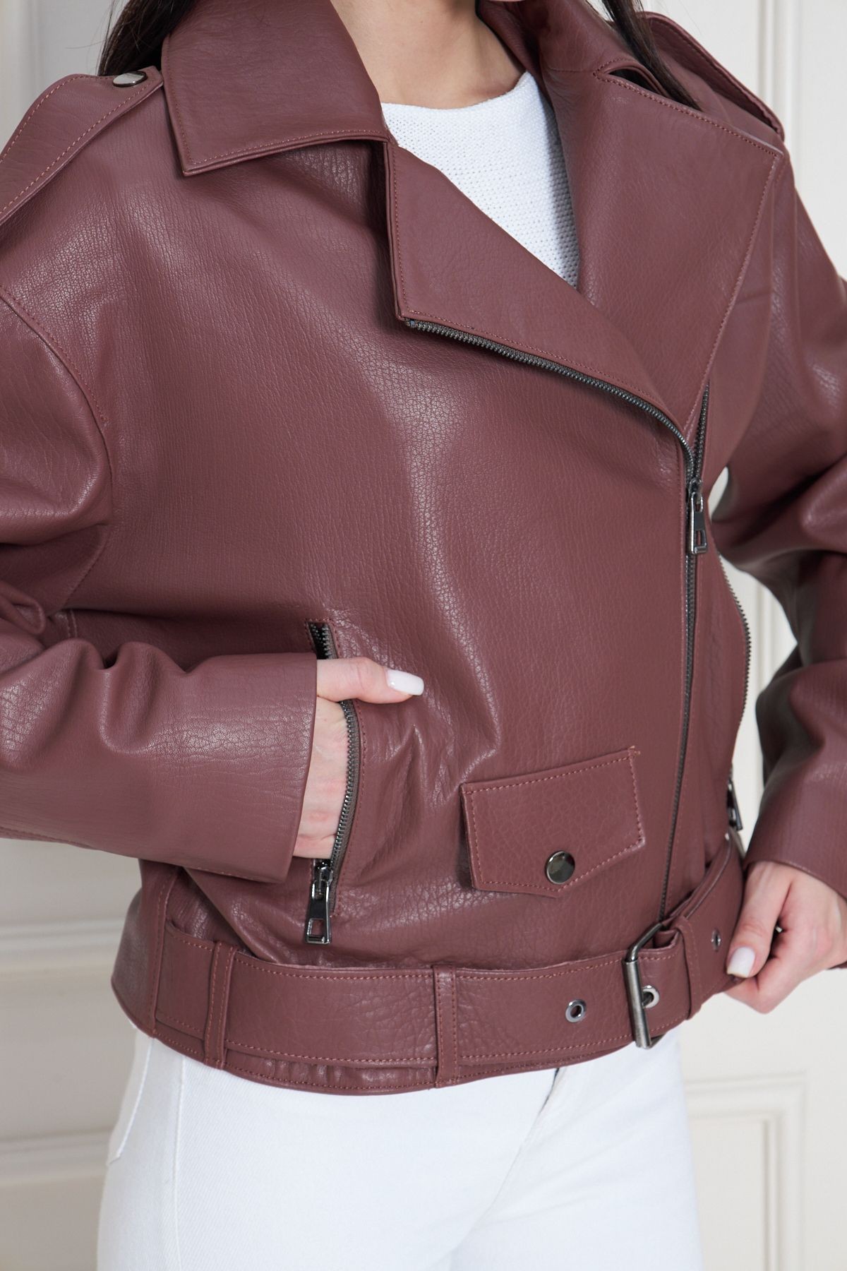 Kadın Hakiki Jumbo Deri Ceket – Biker Tarz, Kemerli, Oversize, Apoletli, 62 cm, Kahverengi - 117822