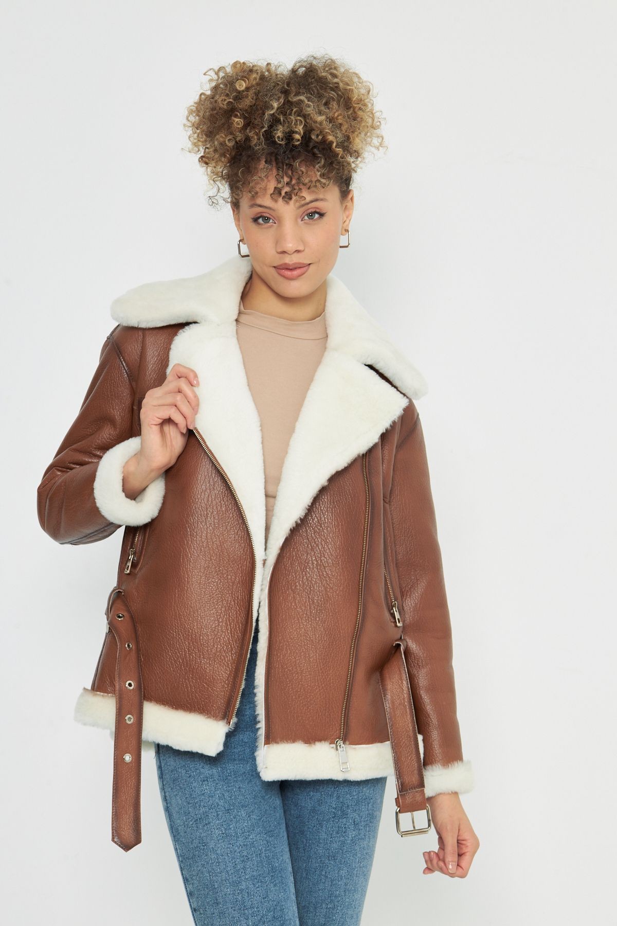 Deri ve Kürk Kadın Kaban - 77 cm, Taba Rengi, Kemerli, Oversize - 106322