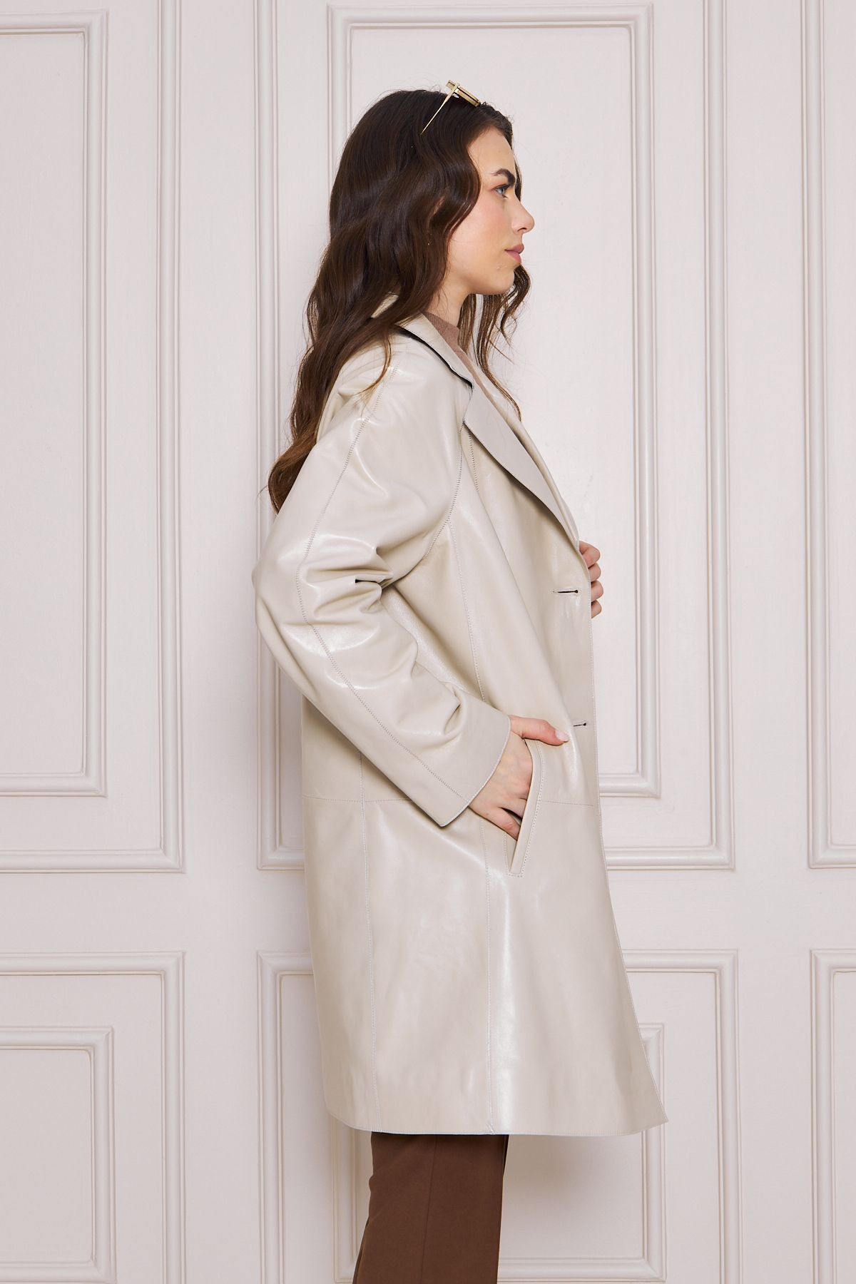 Kadın Hakiki Deri Trençkot – Bej, V Yaka, Kuşaklı, Düğme Kapamalı, Oversize, 90 cm - 117122