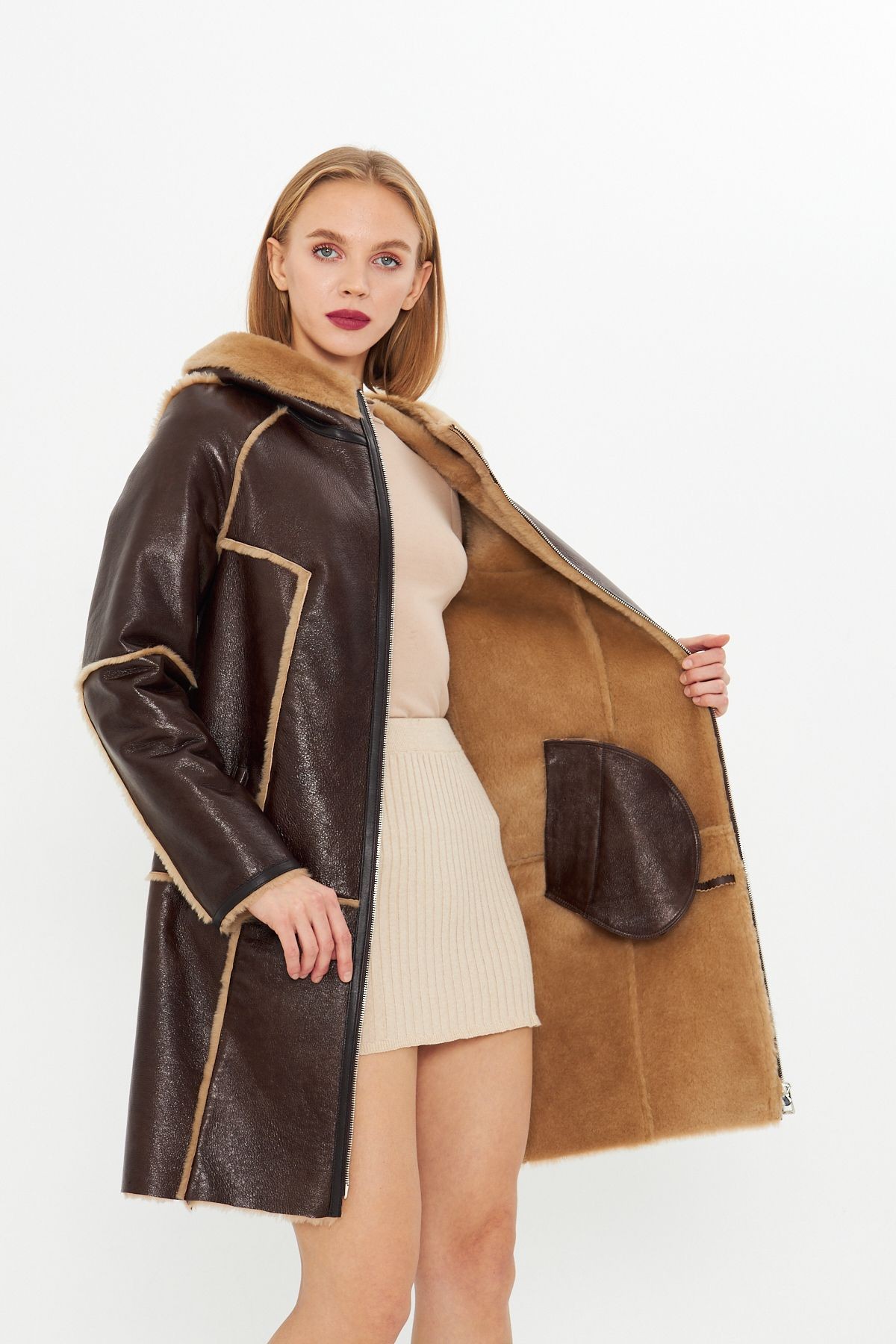 Hakiki Deri Kapüşonlu Oversize Kadın Kaban - İçi Kürklü - Koyu Kahverengi 90 cm- 113422